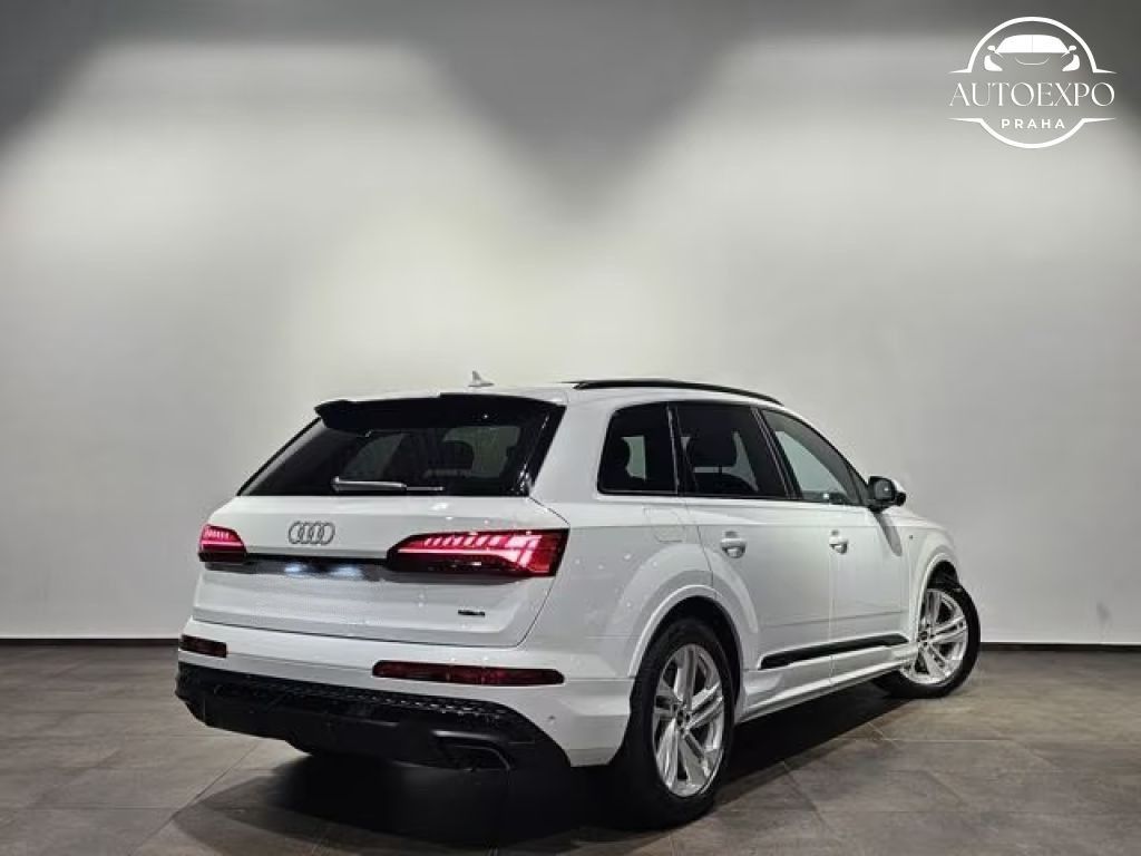 Audi Q7, 55 TFSI e S Line Black* - fotka 3