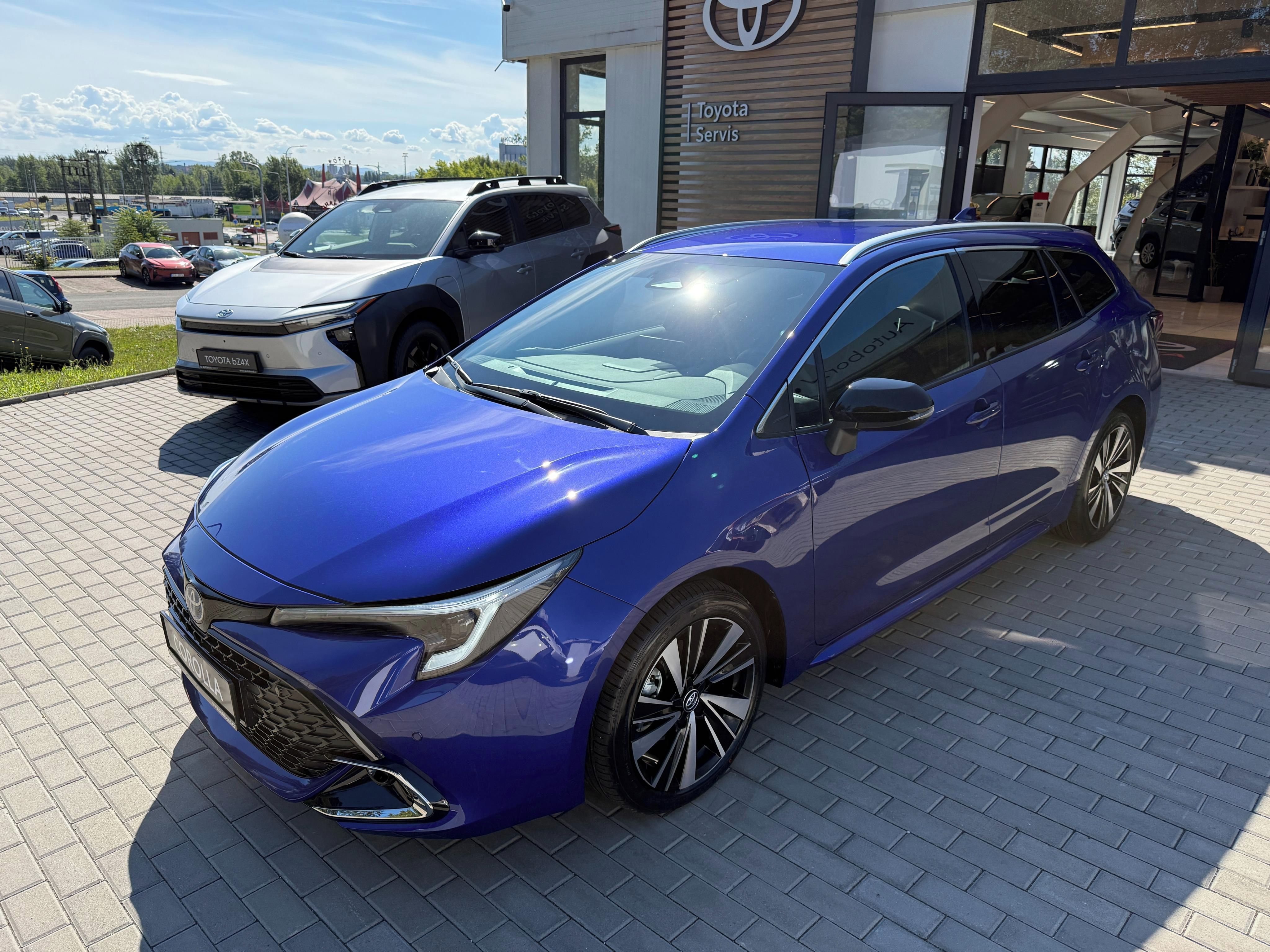 Toyota Corolla, 1.8 HEV STYLE + zimní kola - fotka 2