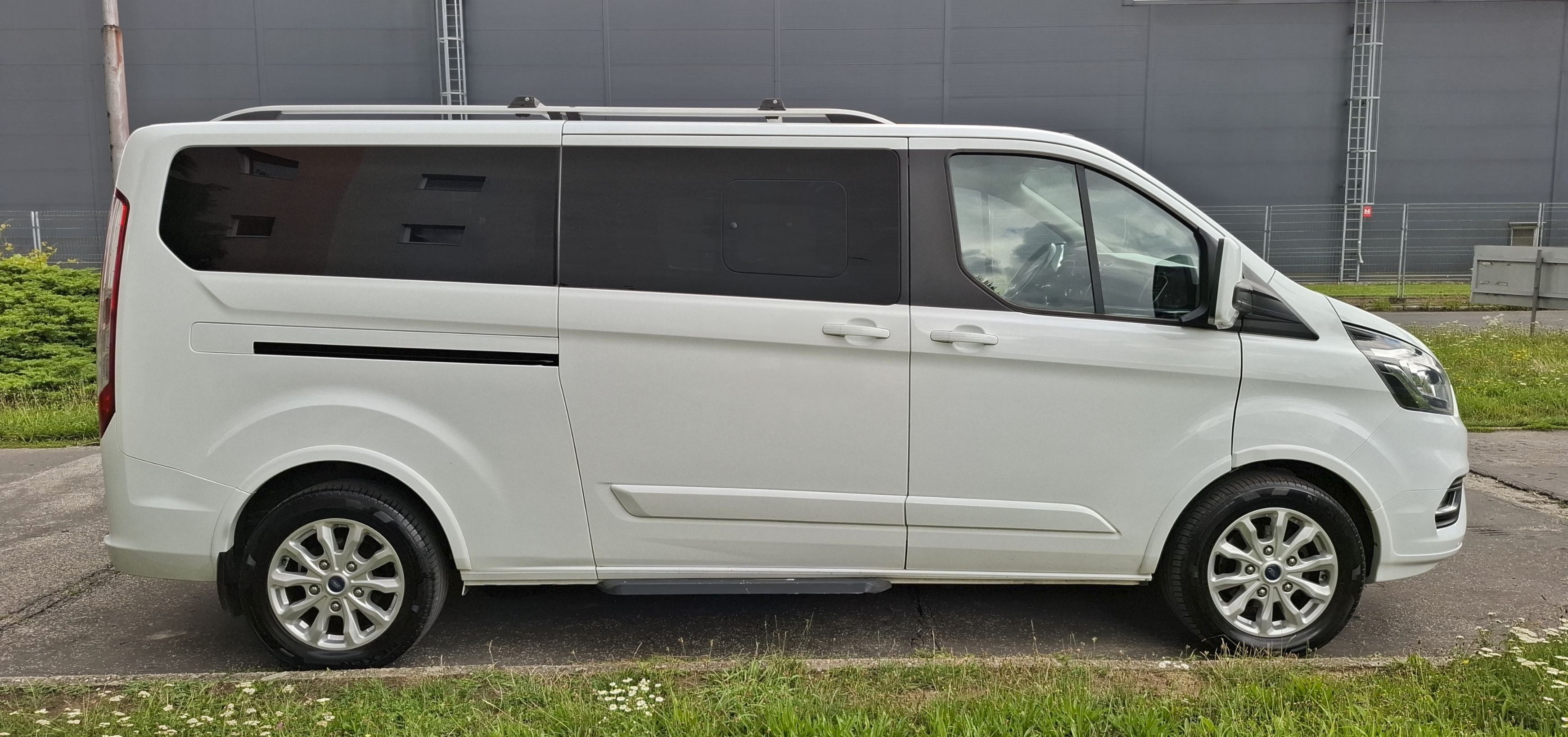 Ford Tourneo Custom, 2.0 Ecoblue diesel 125 kW - fotka 5