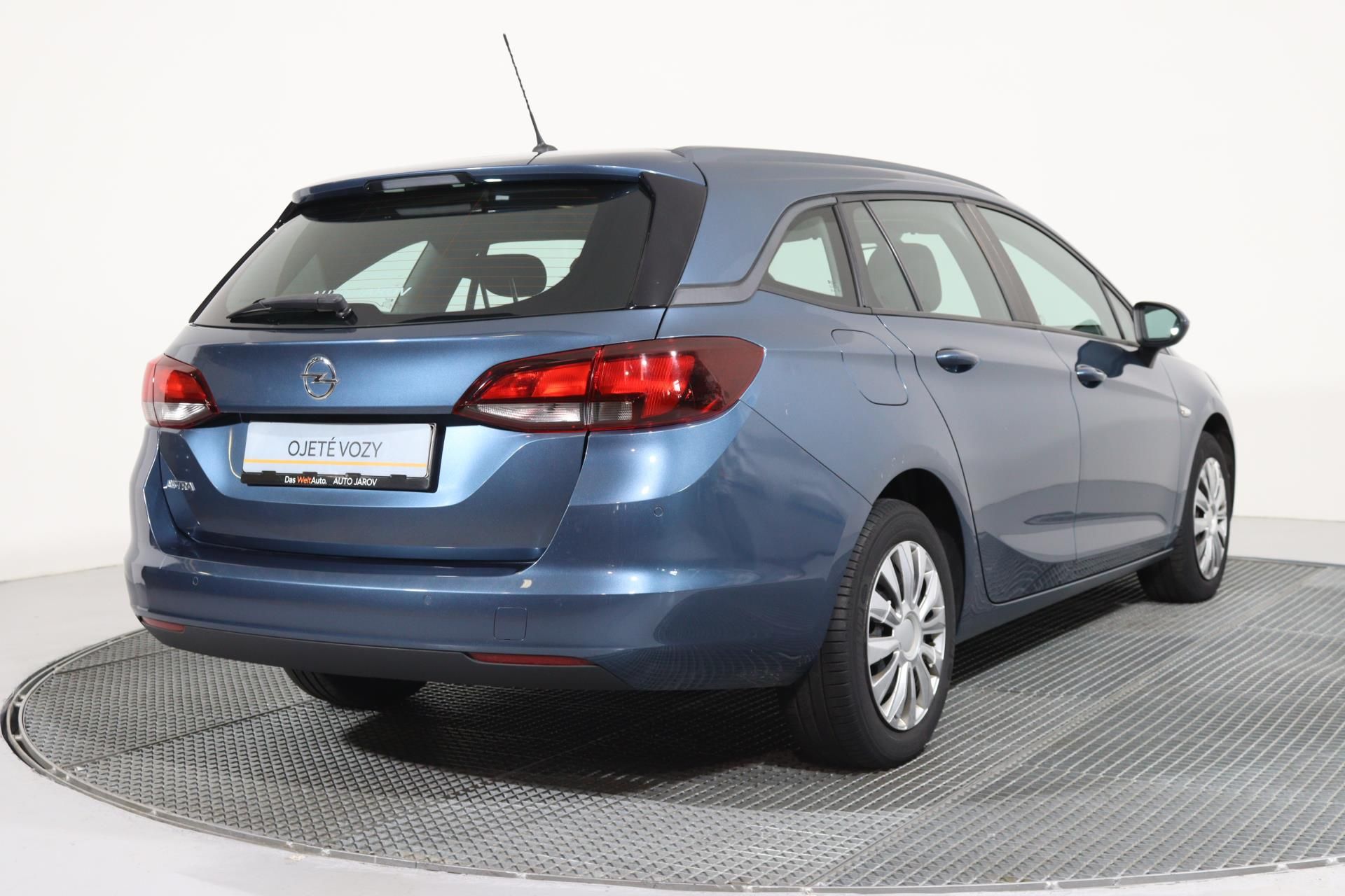 Opel Astra, SPORTS TOURER 1,4 i - fotka 2