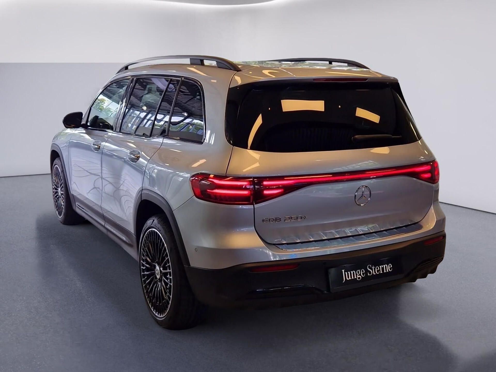 Mercedes-Benz EQB, 250+ AMG 7míst Pano HuD Burm - fotka 4