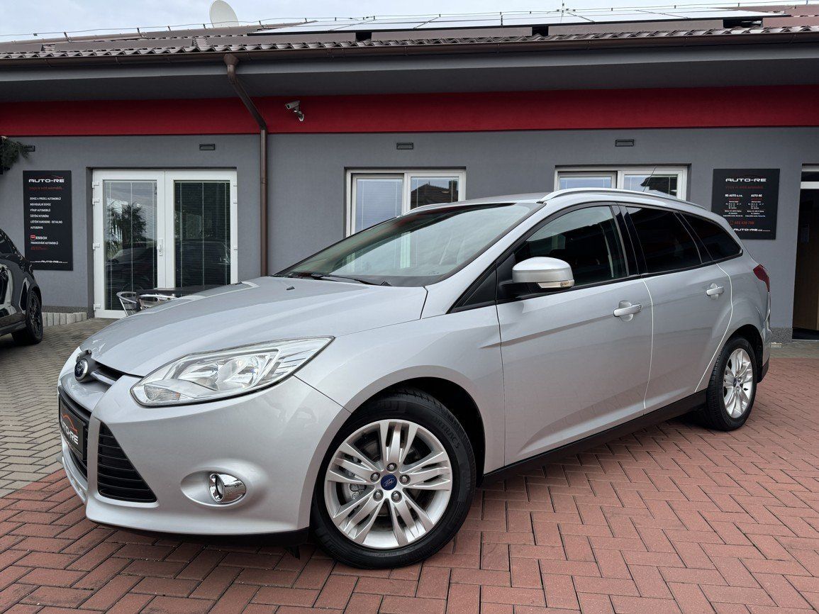 Ford Focus, 1.6i Ti-VCT Klima Winter Paket - fotka 4