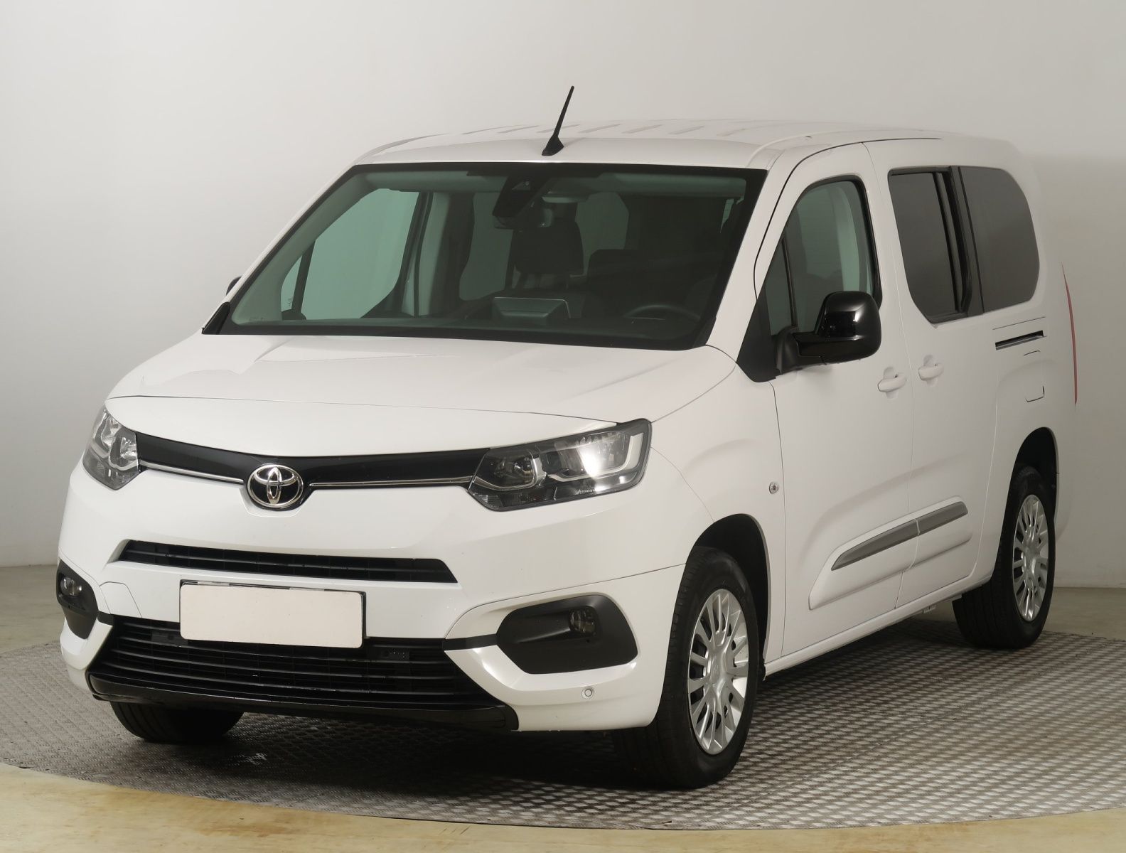Toyota Proace City Verso, Maxi 1.5 D-4D, Shuttle, 7Míst - fotka 3
