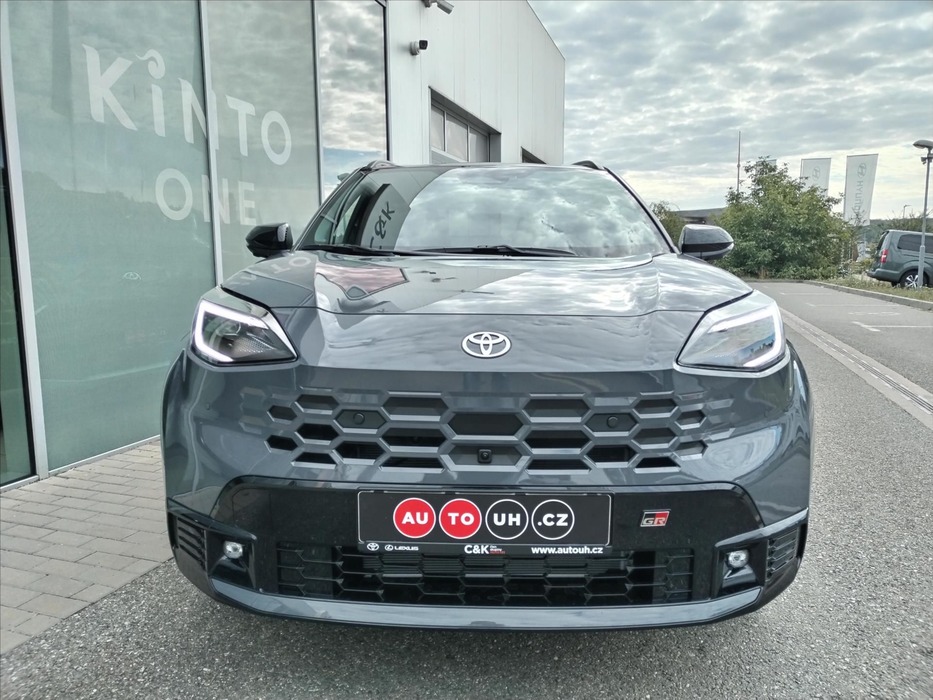Toyota Yaris Cross, 1.5 HYBRID e-CVT FWD  GR SPORT - fotka 2