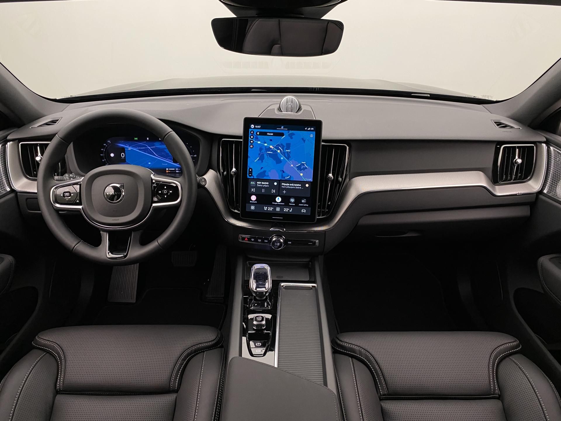 Volvo XC60, T8 AWD BLACK EDITION RECHARGE - fotka 2