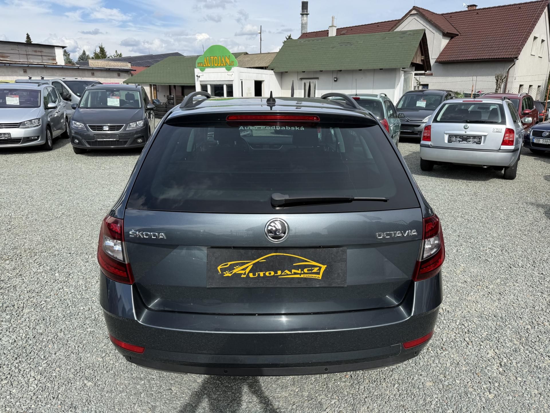 Škoda Octavia, 1.6 TDI DSG STYLE - fotka 5