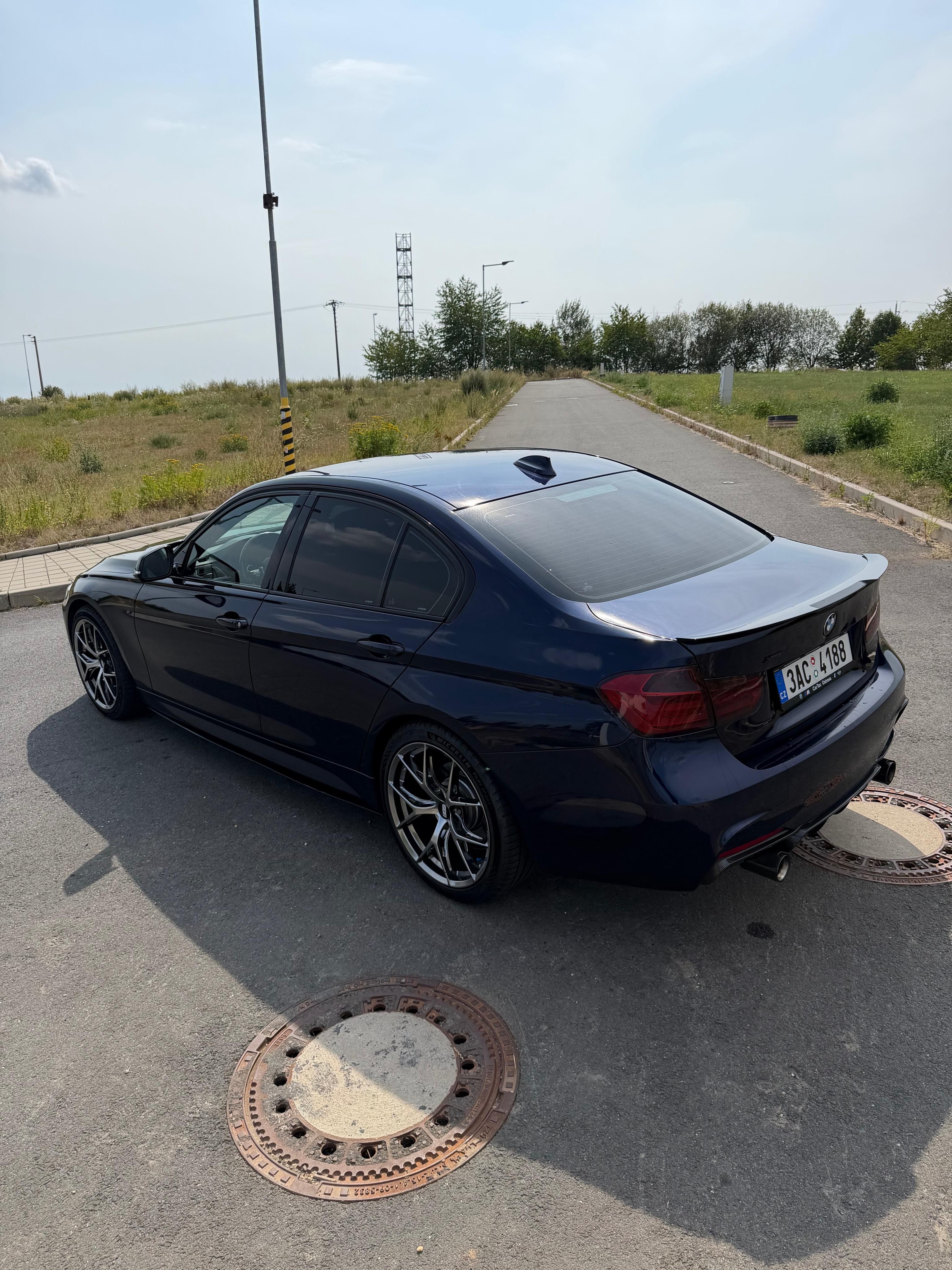 BMW Řada 3, BMW F30 328i M Paket | xDrive - fotka 5
