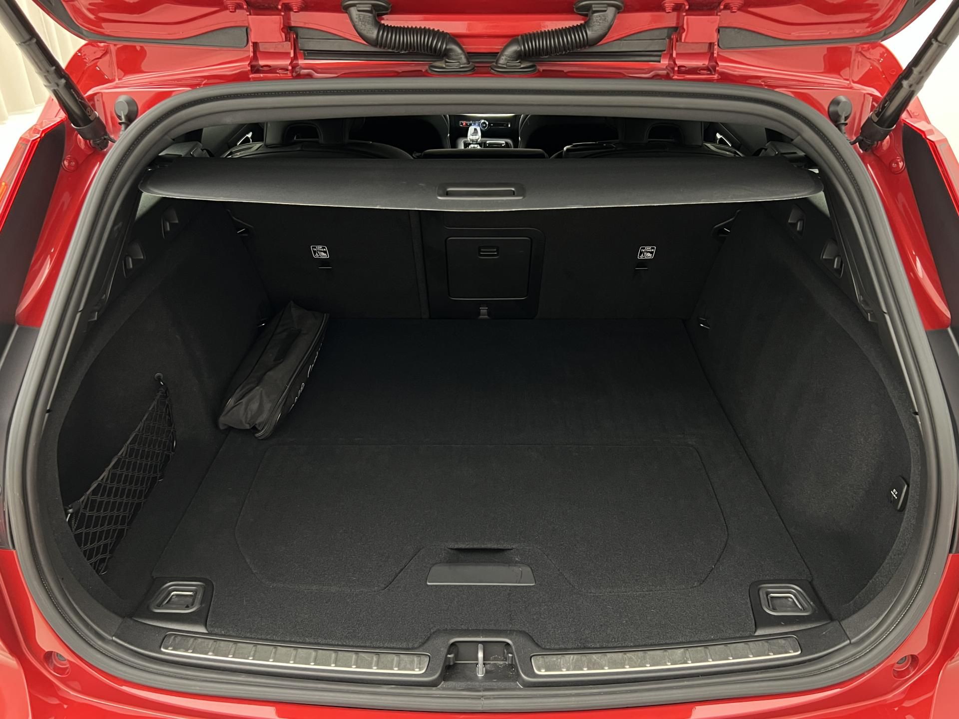 Volvo V60, T6 AWD DARK PLUS RECHARGE AUT - fotka 5