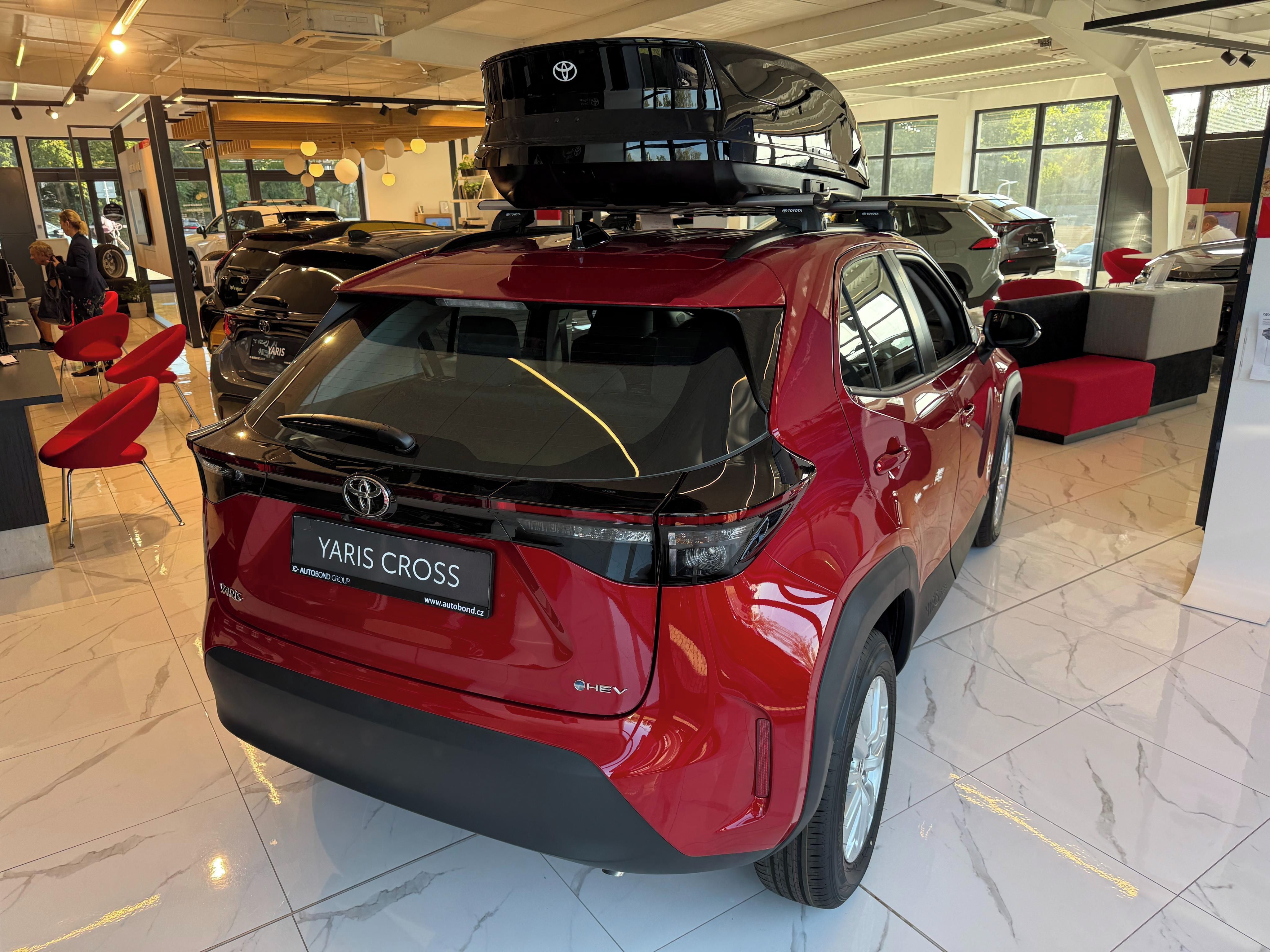 Toyota Yaris Cross, 1.5 HEV COMFORT + zimní kola - fotka 5