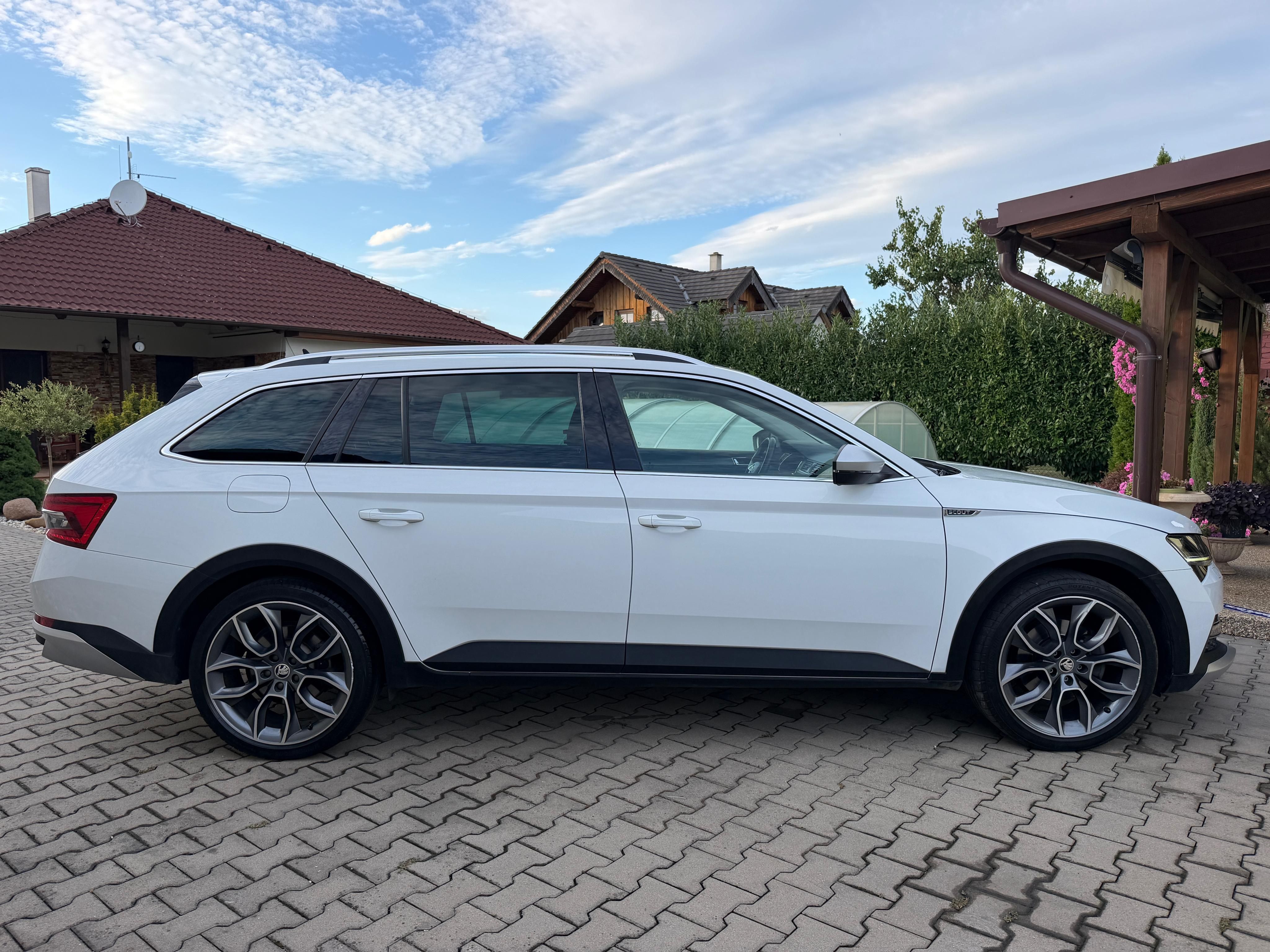 Škoda Superb, Scout 2.0 TDI 140kW 4x4 DSG - fotka 4