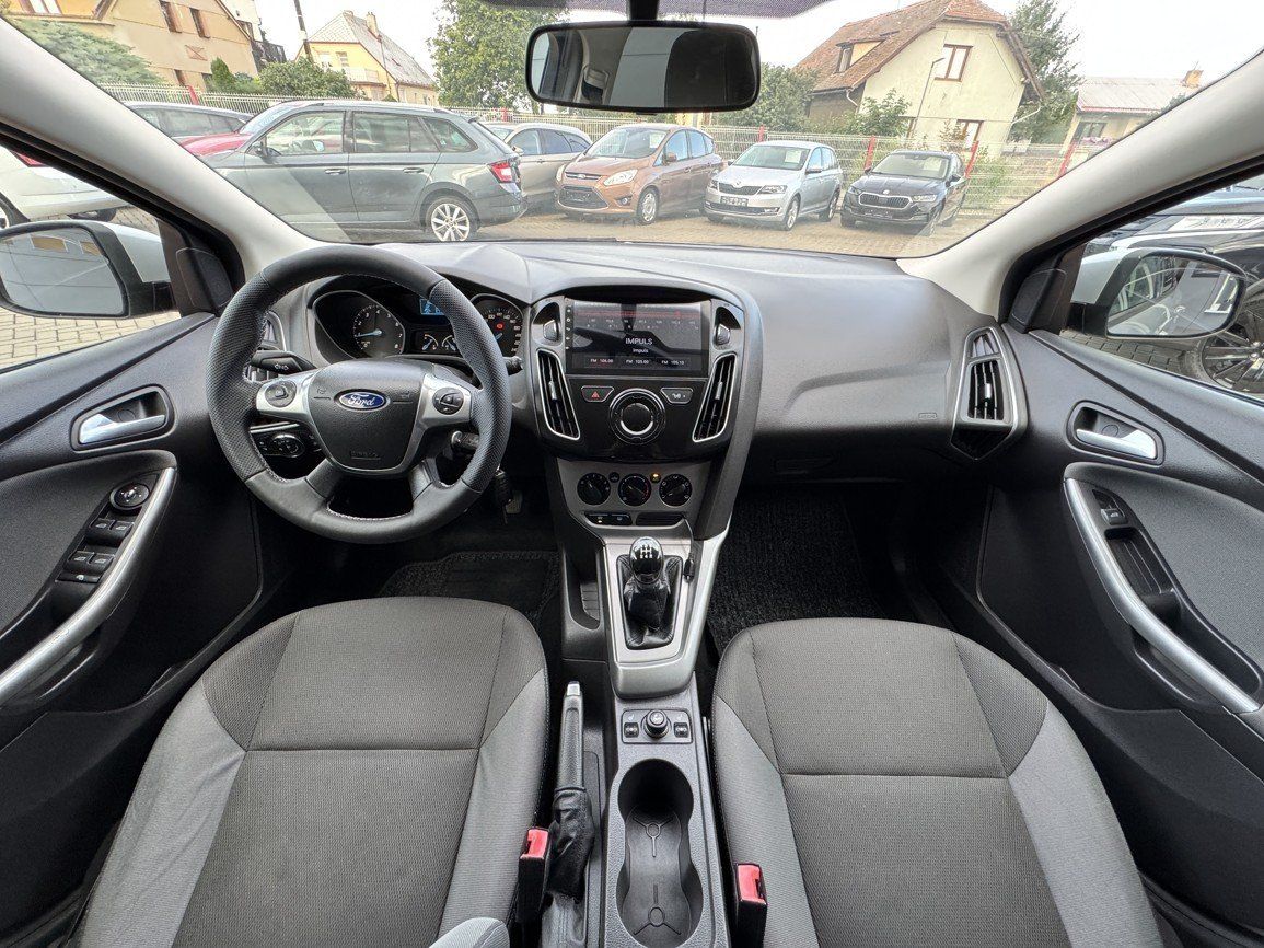 Ford Focus, 1.6i Ti-VCT Klima Winter Paket - fotka 6
