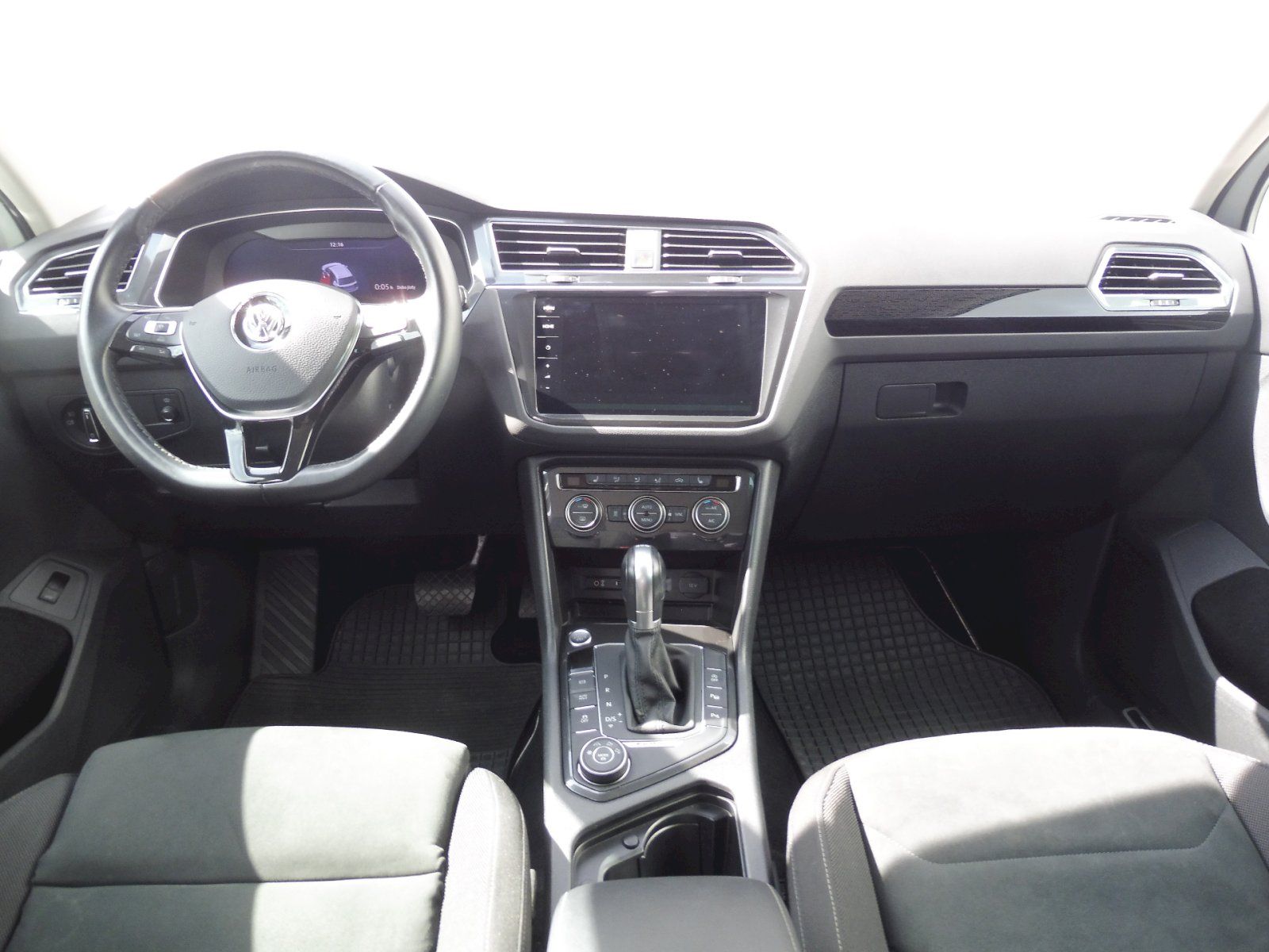 Volkswagen Tiguan, Highline 2,0 TDI 140kW DSG 4MO - fotka 5