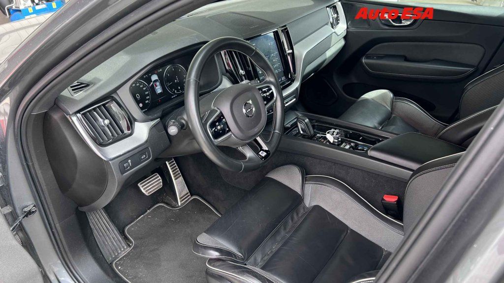 Volvo XC60, 2.0 D - fotka 3