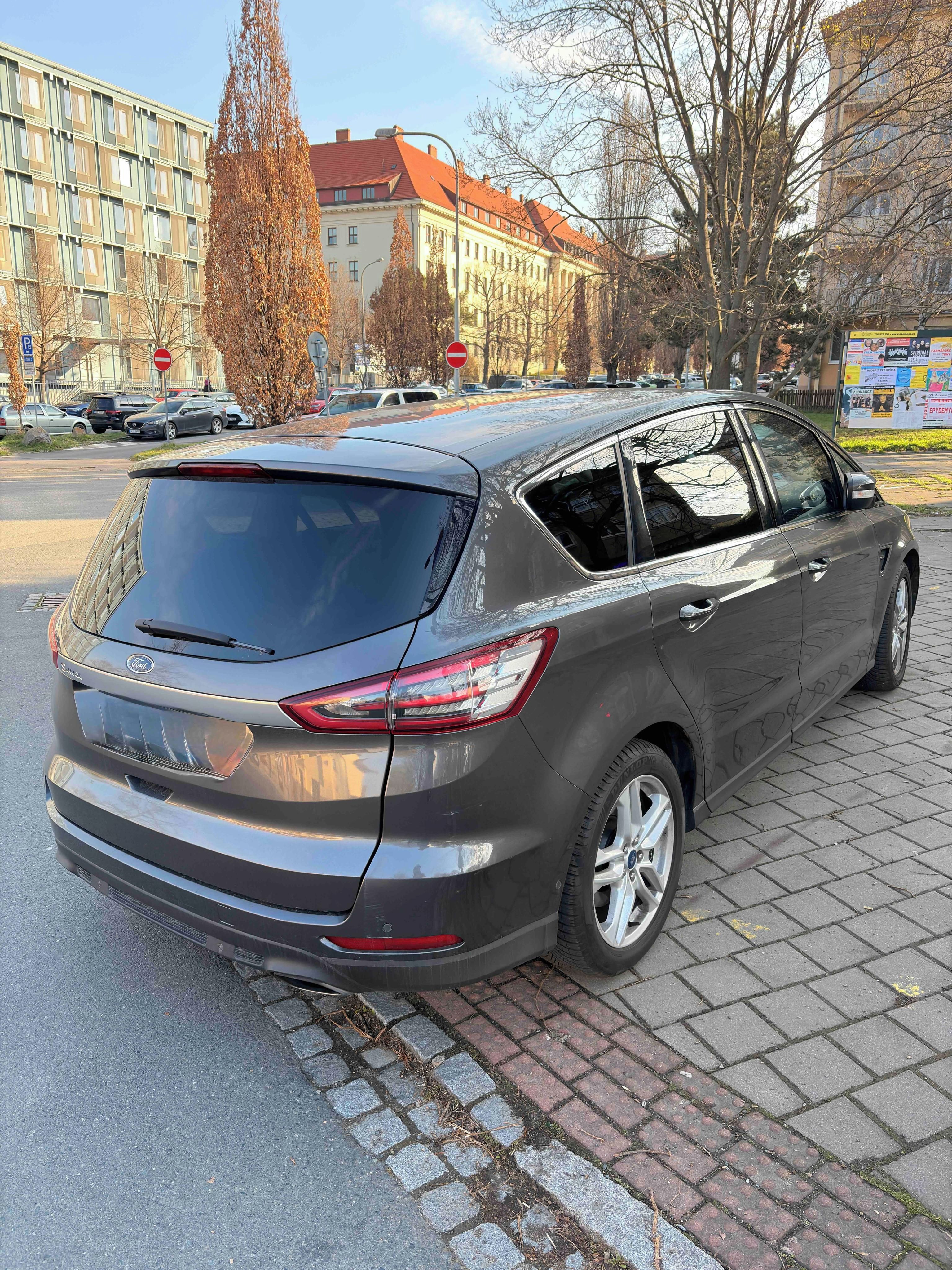 Ford S-MAX, 2.0 EcoBoost 176 kW, webasto - fotka 2