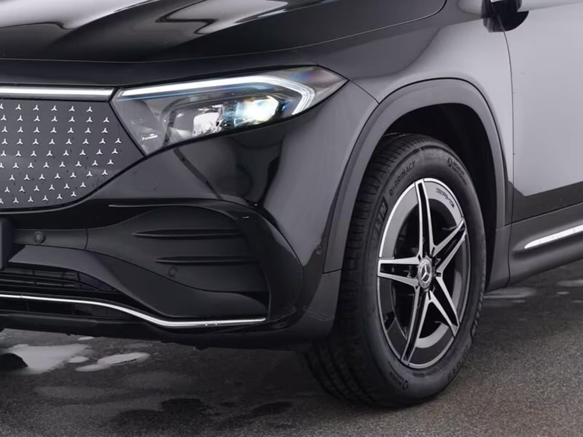 Mercedes-Benz EQB, 300 4M AMG 7míst Pano 360 Dist - fotka 3