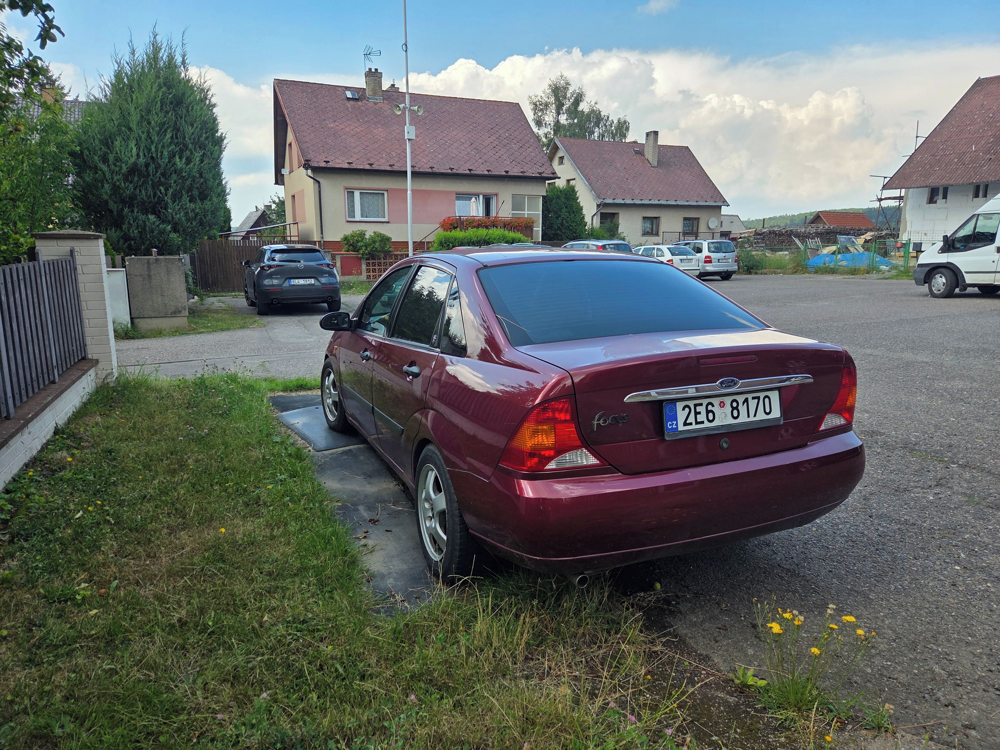 Ford Focus, 1.8 Ghia - fotka 4