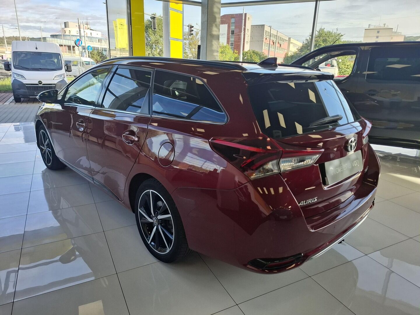 Toyota Auris, 1.8HEV 73KW 2018 - fotka 4