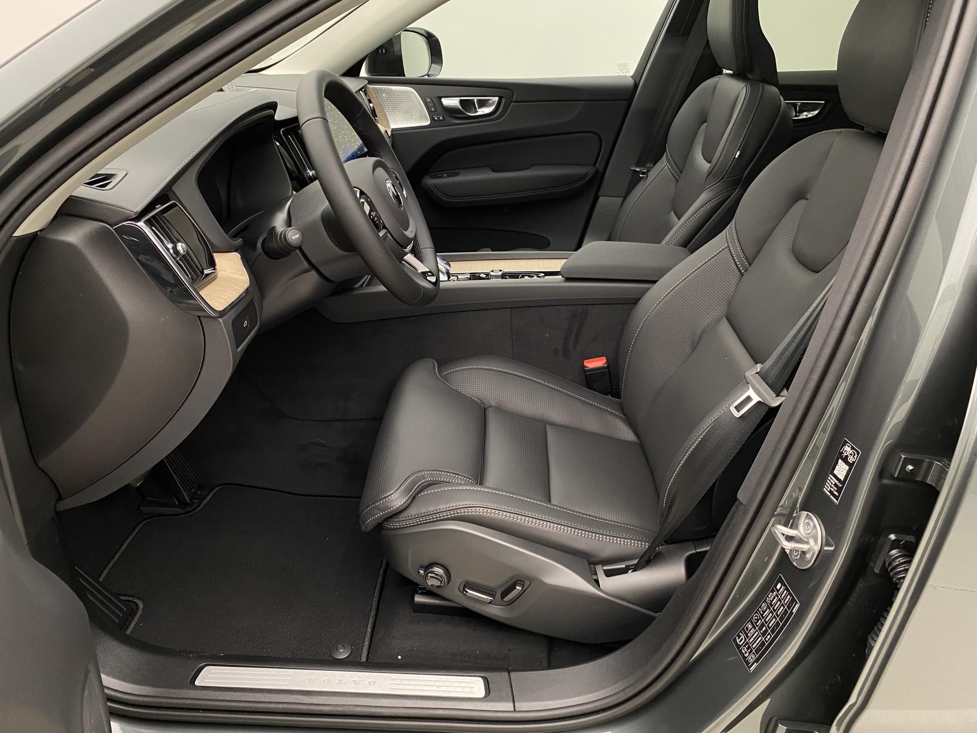 Volvo XC60, B5 AWD ULTRA CZ 1.maj - fotka 4
