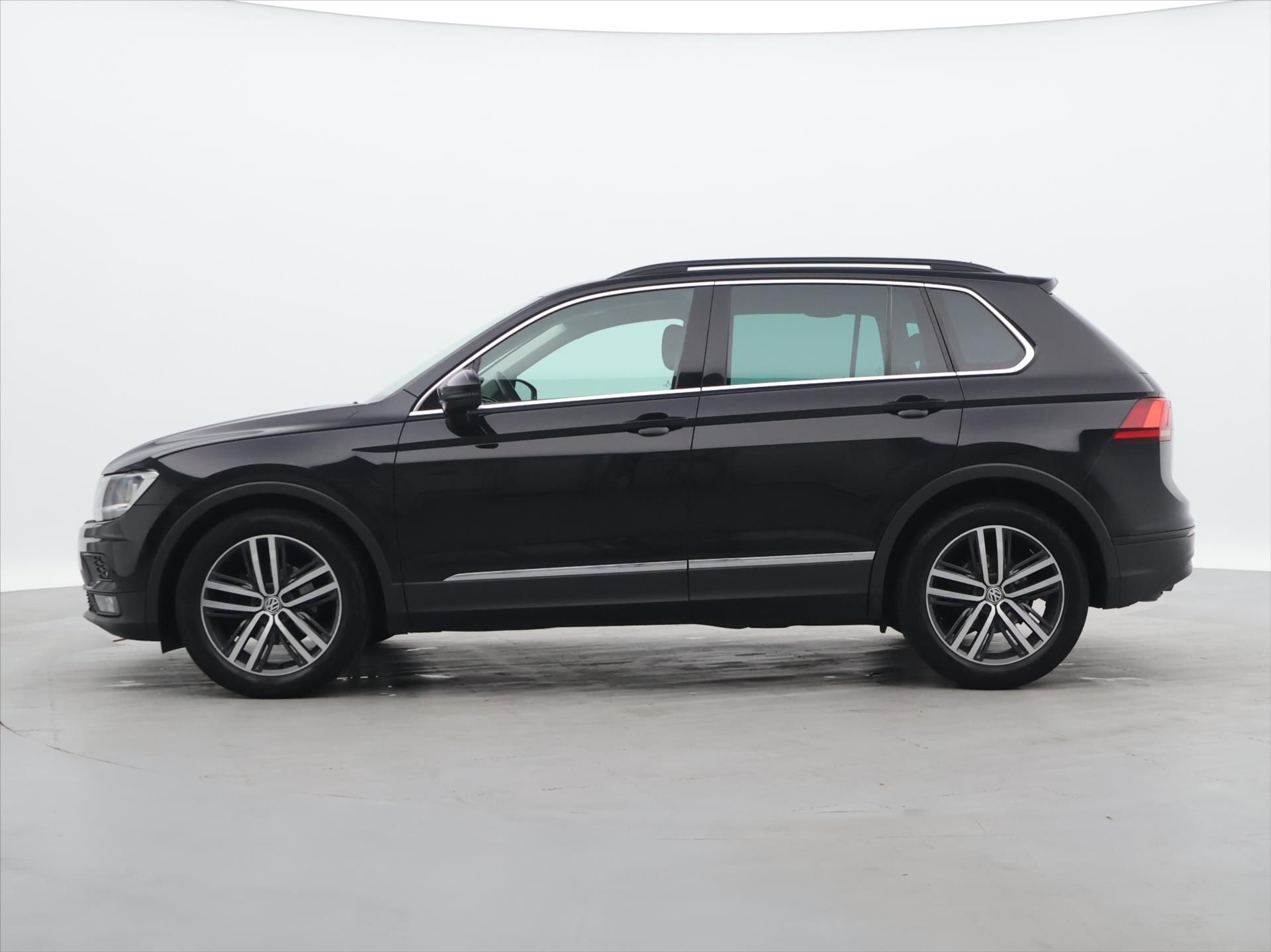 Volkswagen Tiguan, 1.4 TSI 110kW Virtual 1.Maj. - fotka 4