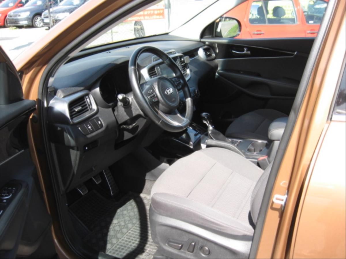 Kia Sorento, 2,2 TCi 4WD dynamics - fotka 6