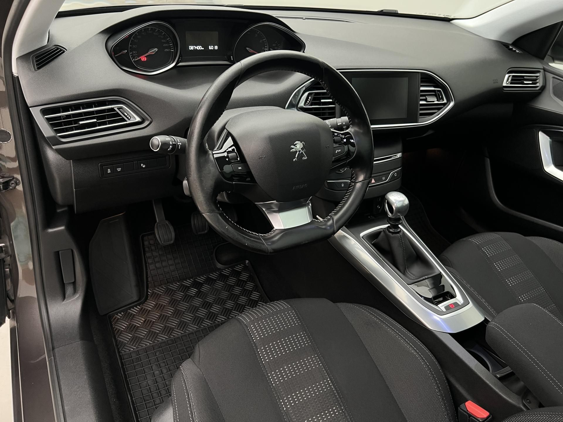 Peugeot 308, 1.2 PURETECH ACTIVE 1. maj. - fotka 3