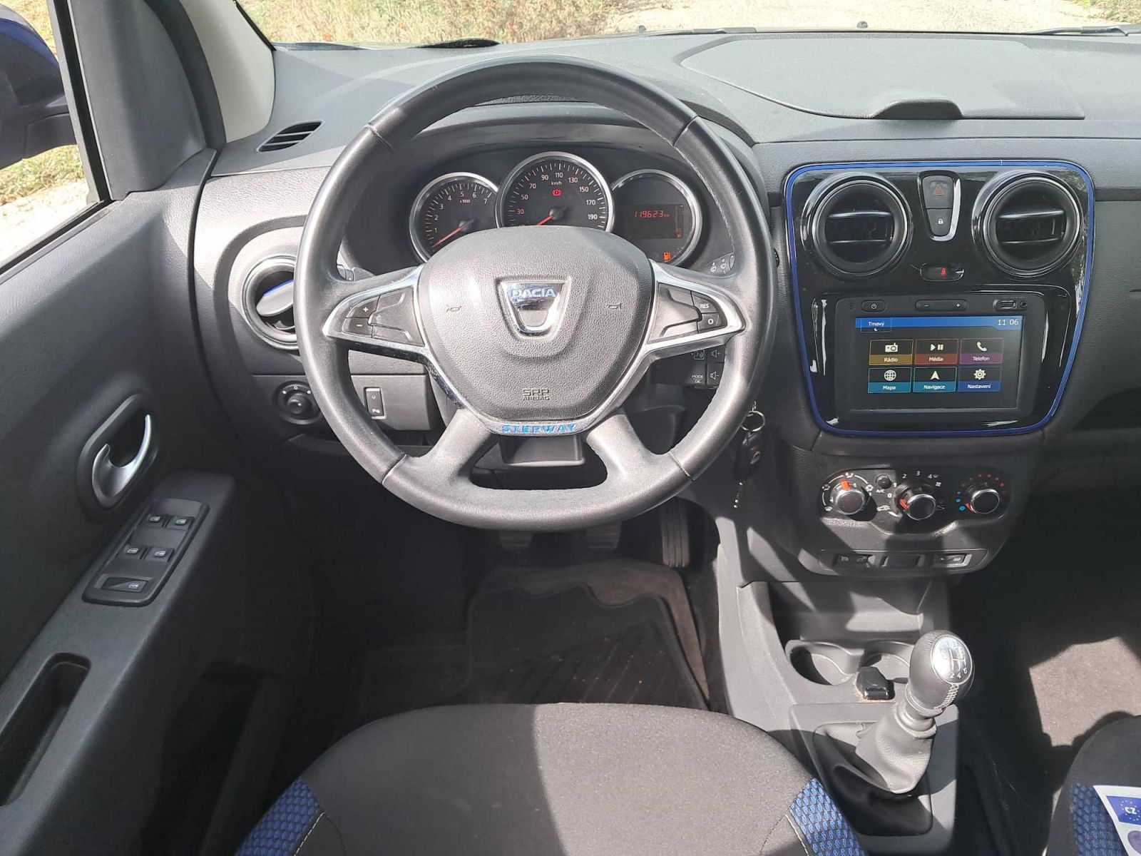 Dacia Lodgy, 1.5 Blue dCi, Stepway, 7 míst - fotka 3