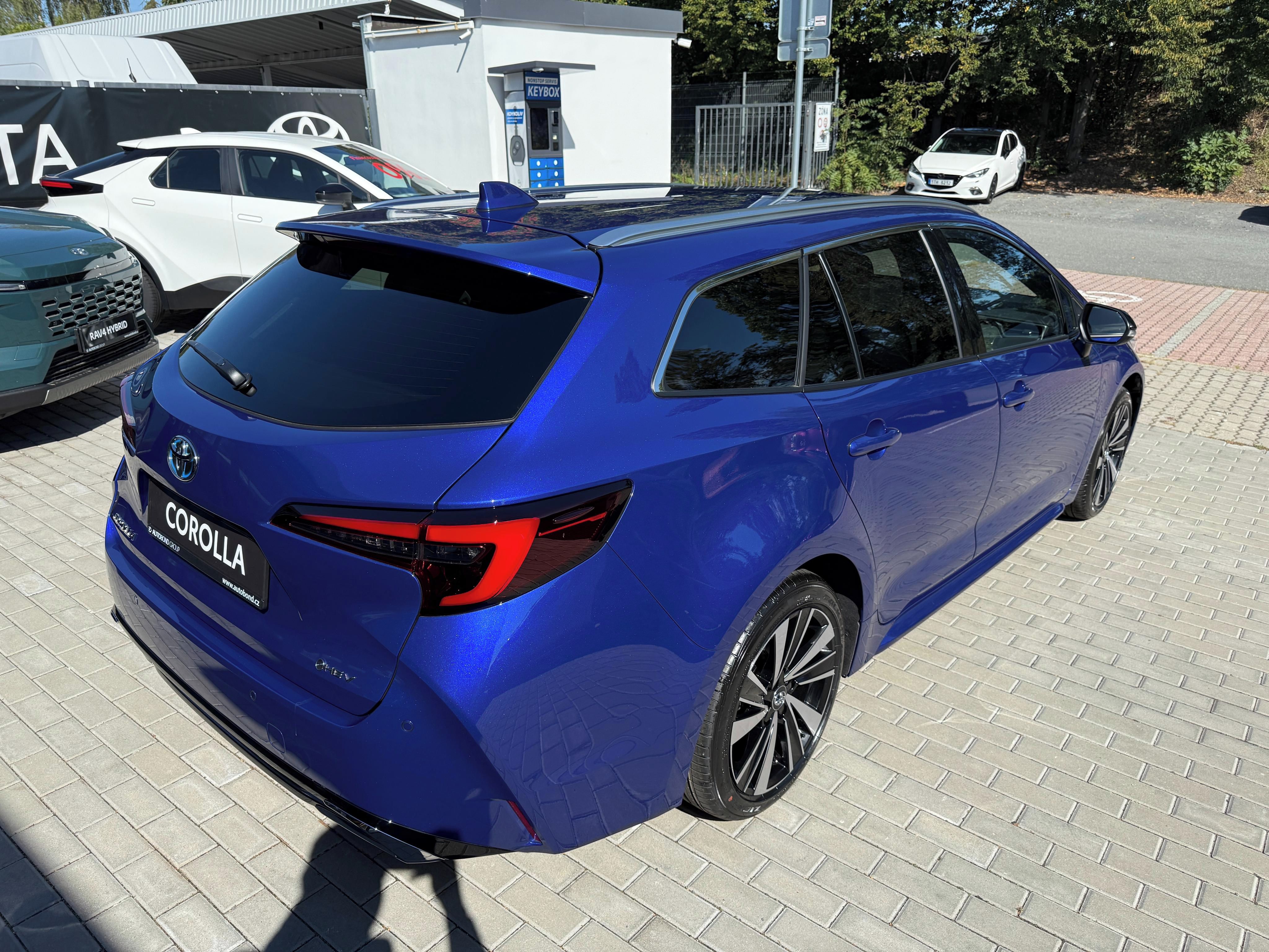 Toyota Corolla, 1.8 HEV STYLE + zimní kola - fotka 6