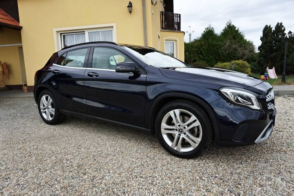 Mercedes-Benz GLA, 2,0 220 135 kW - fotka 2