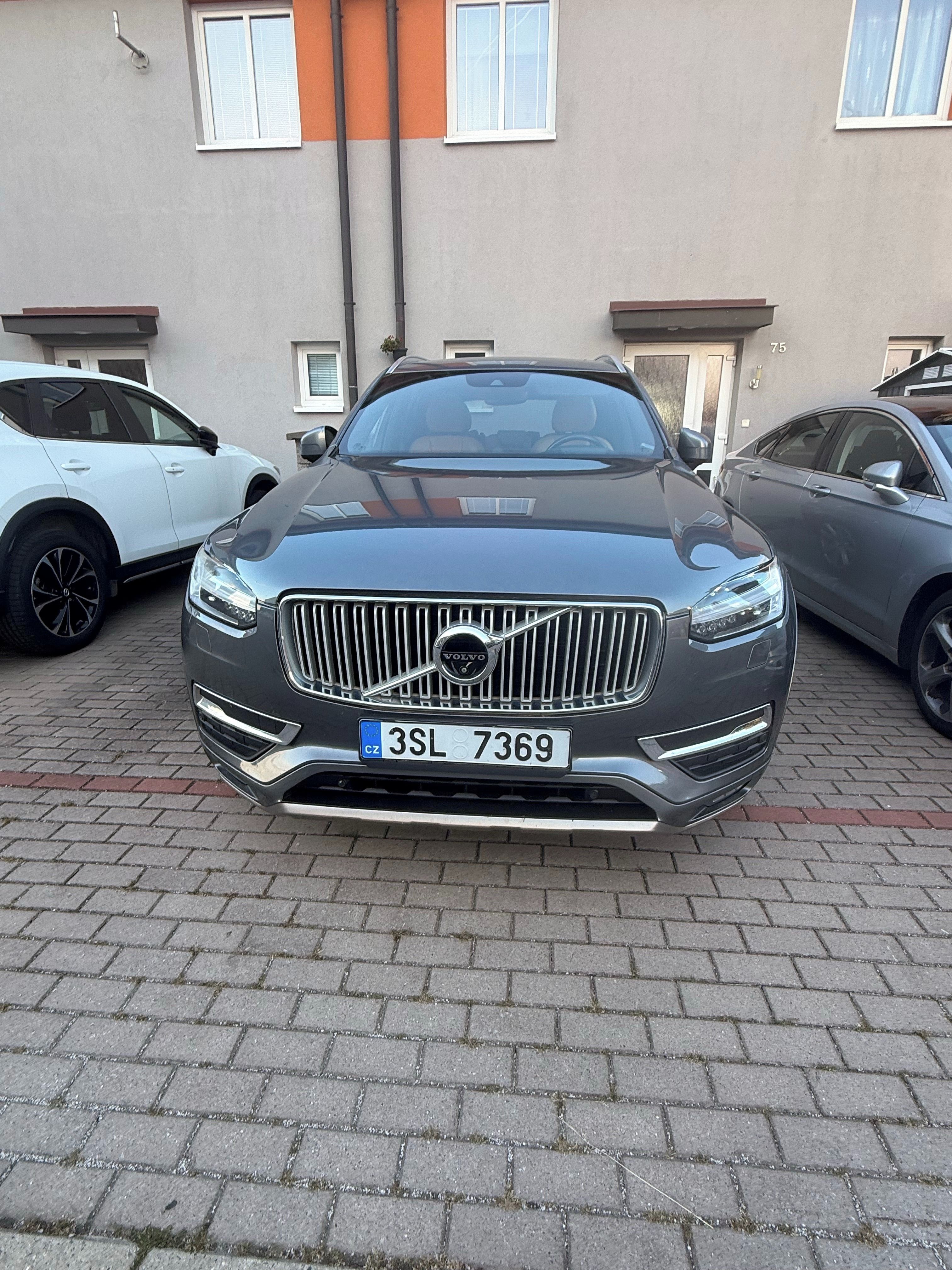 Volvo XC90, Volvo XC90 D5 AWD Drive E - fotka 4