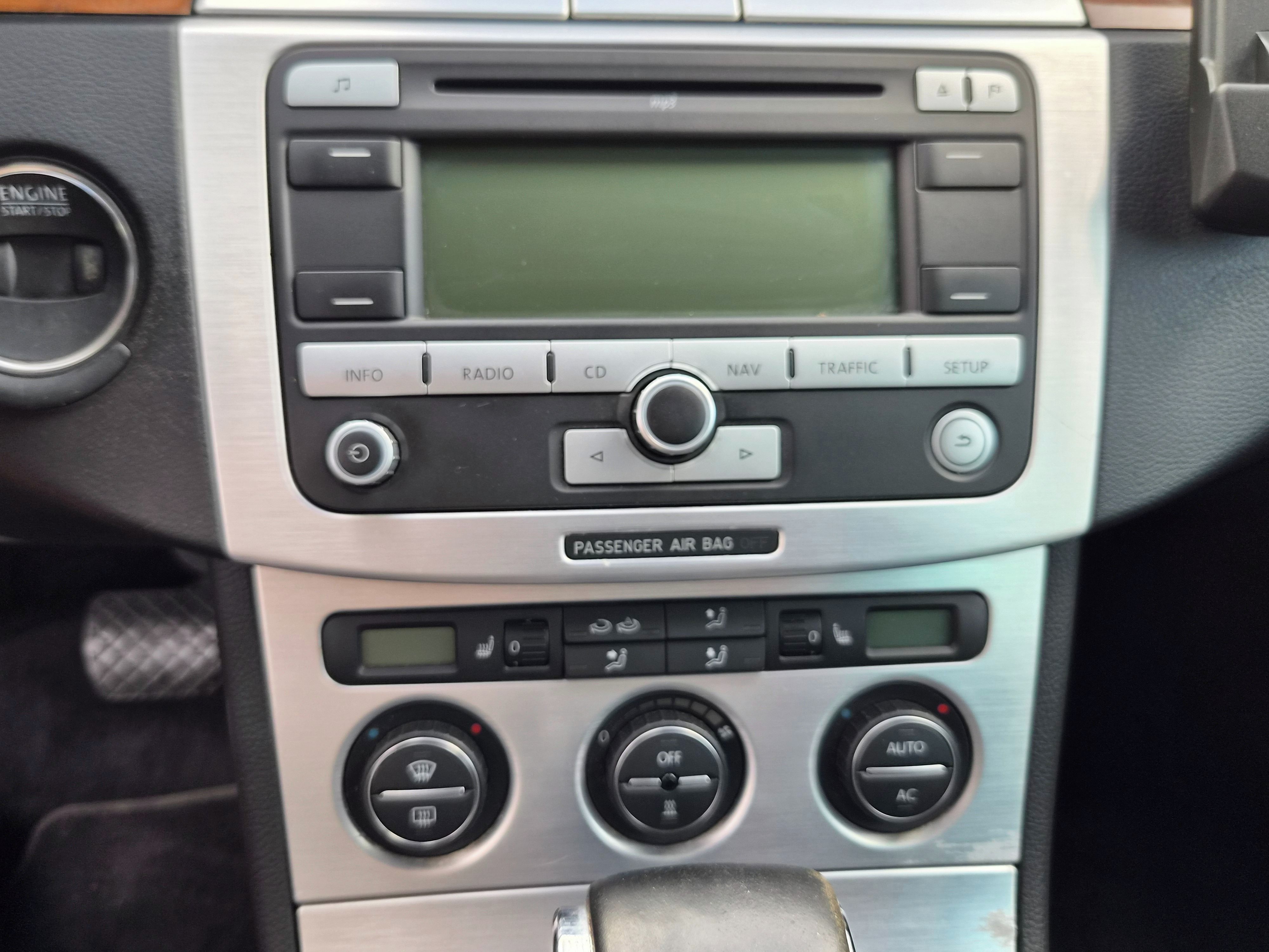 Volkswagen Passat, 2.0 TDI DSG HIGHLINE - fotka 2
