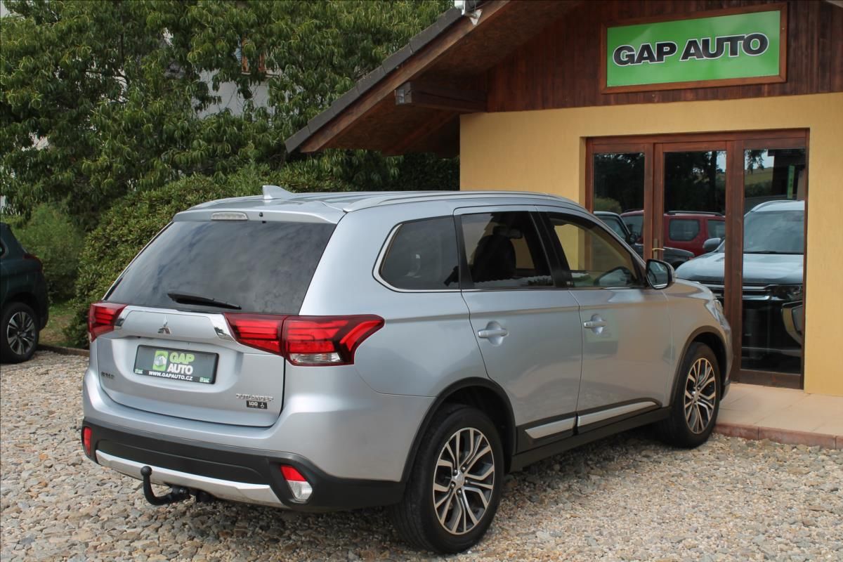 Mitsubishi Outlander, 2.2 DI-D 110kW 4X4 7-MÍST DPH - fotka 6