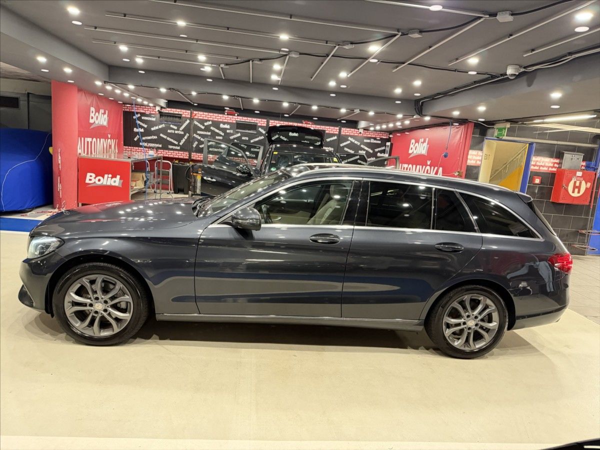 Mercedes-Benz Třídy C, 2,2 CDi - panorama - fotka 2