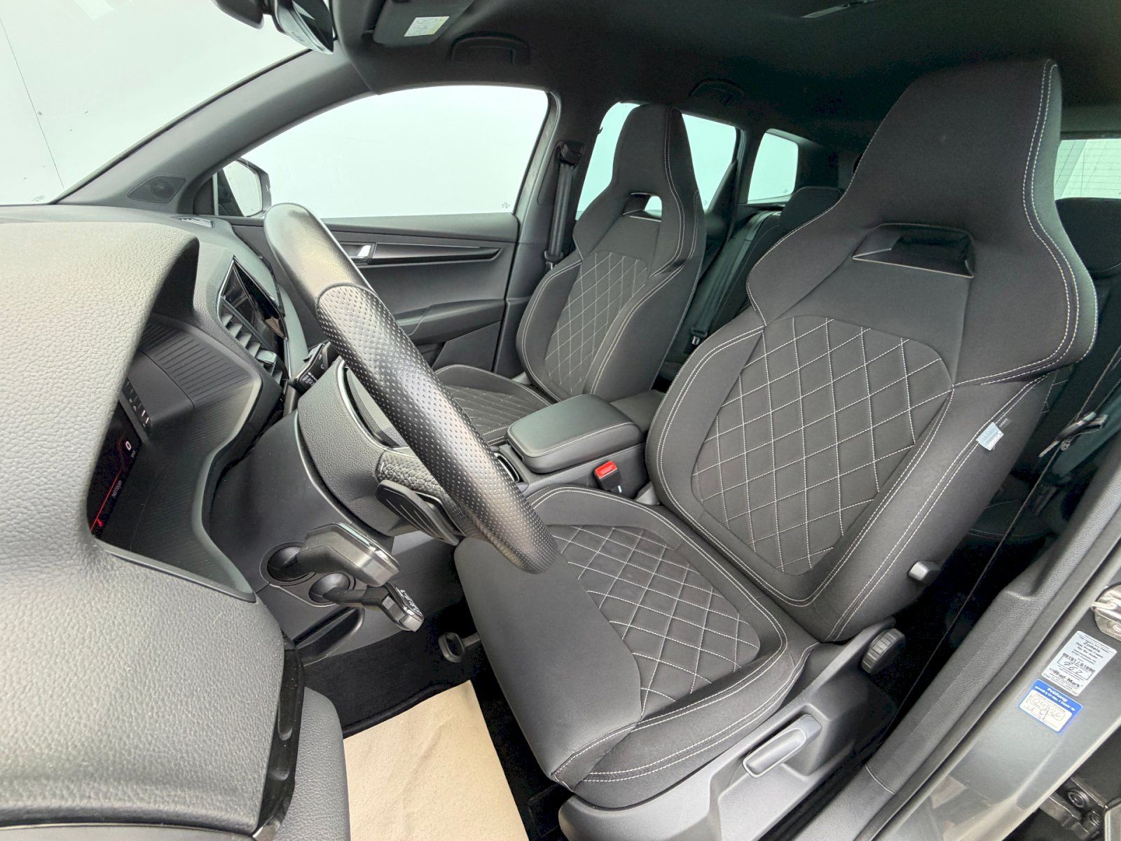 Škoda Karoq, 2.0TSI 140kW DSG 4x4 SportLine - fotka 6