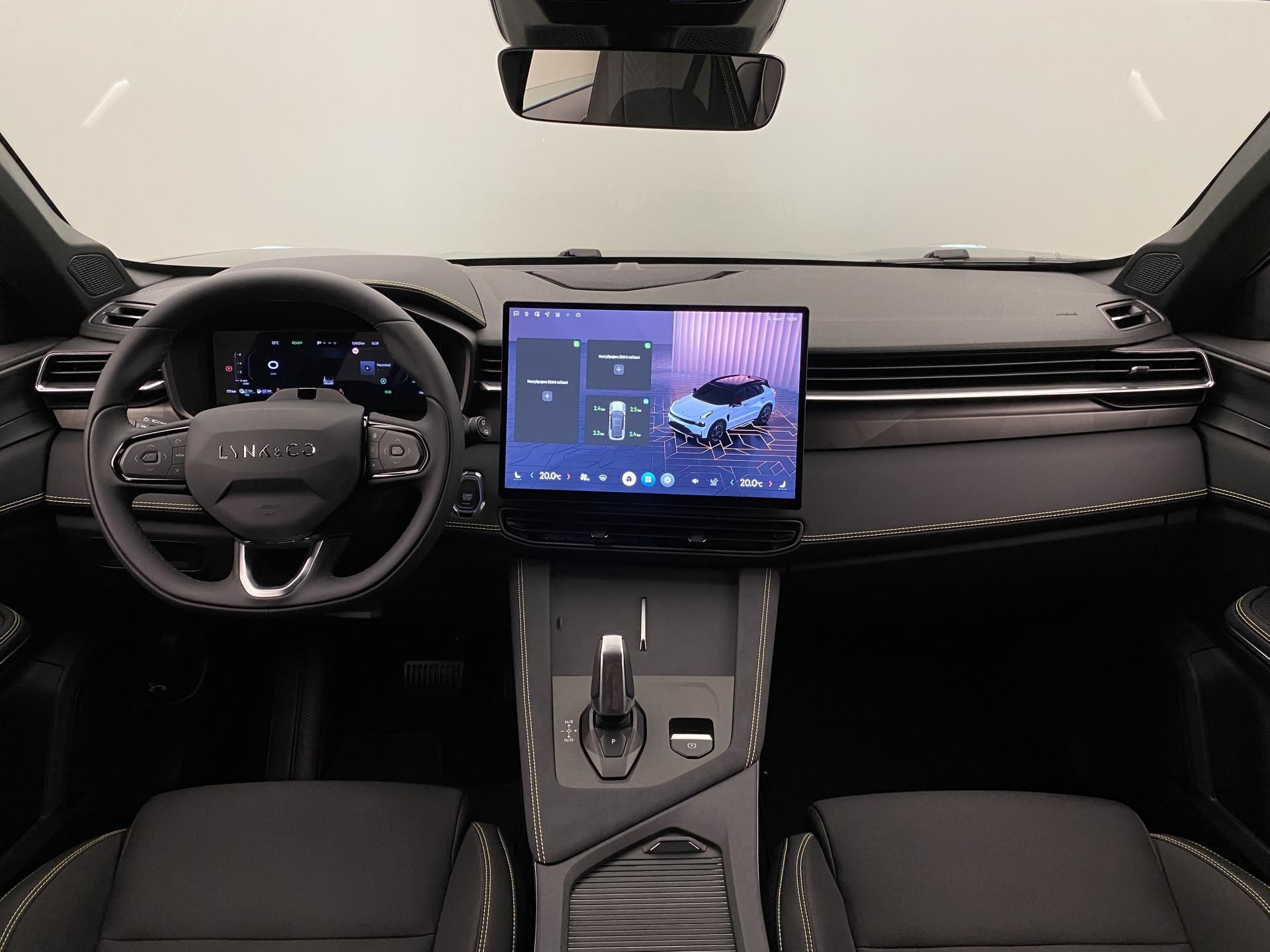 Lynk & Co 01, CORE PHEV AUT CZ 1.maj - fotka 2