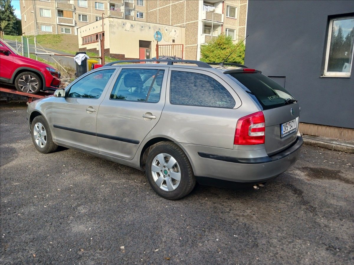 Škoda Octavia, 1,9 1,9 TDI 77Kw KOMBI - fotka 5