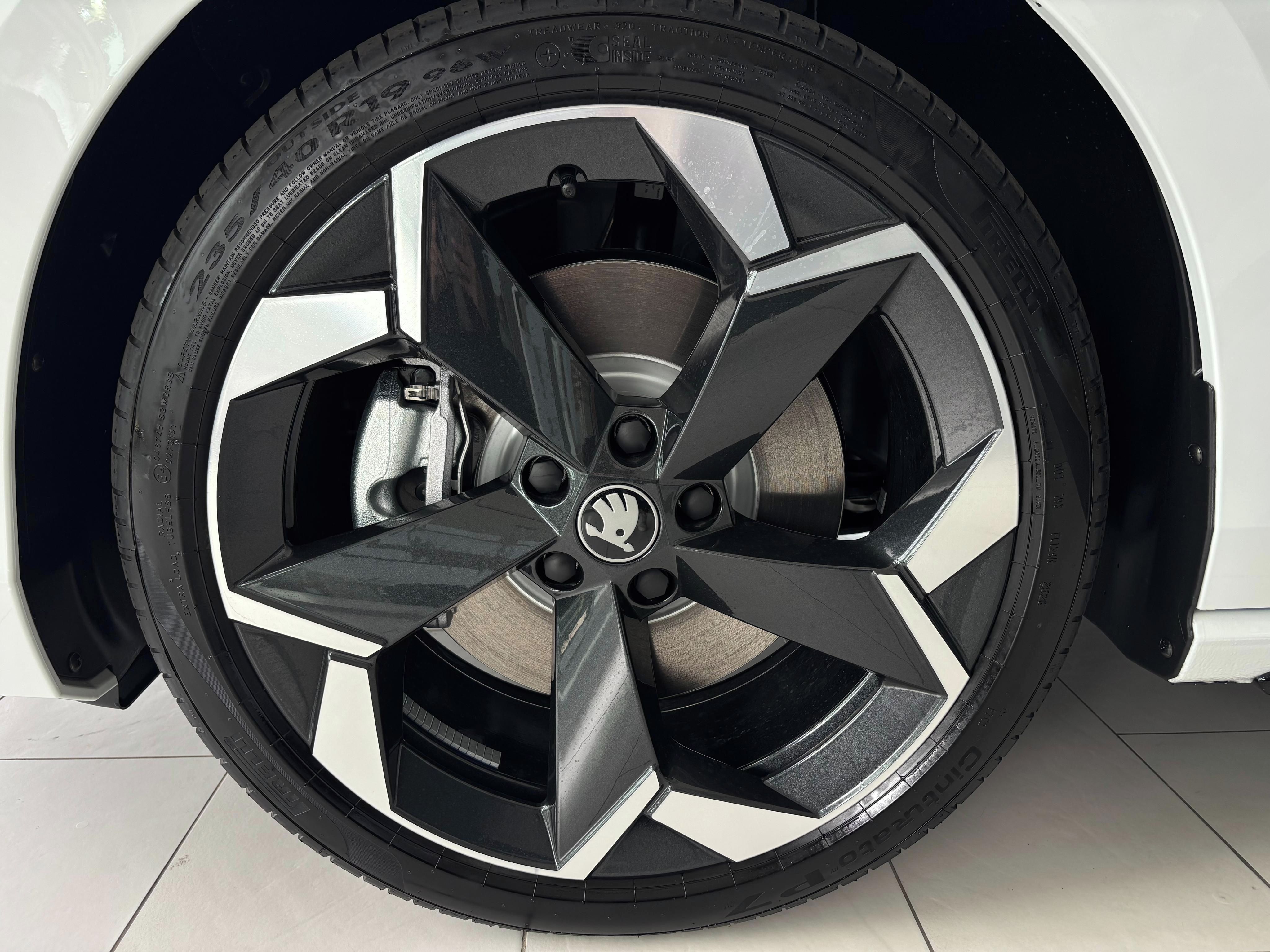 Škoda Superb, Sportline 2,0 TDI 142 kW 4x4 - fotka 4