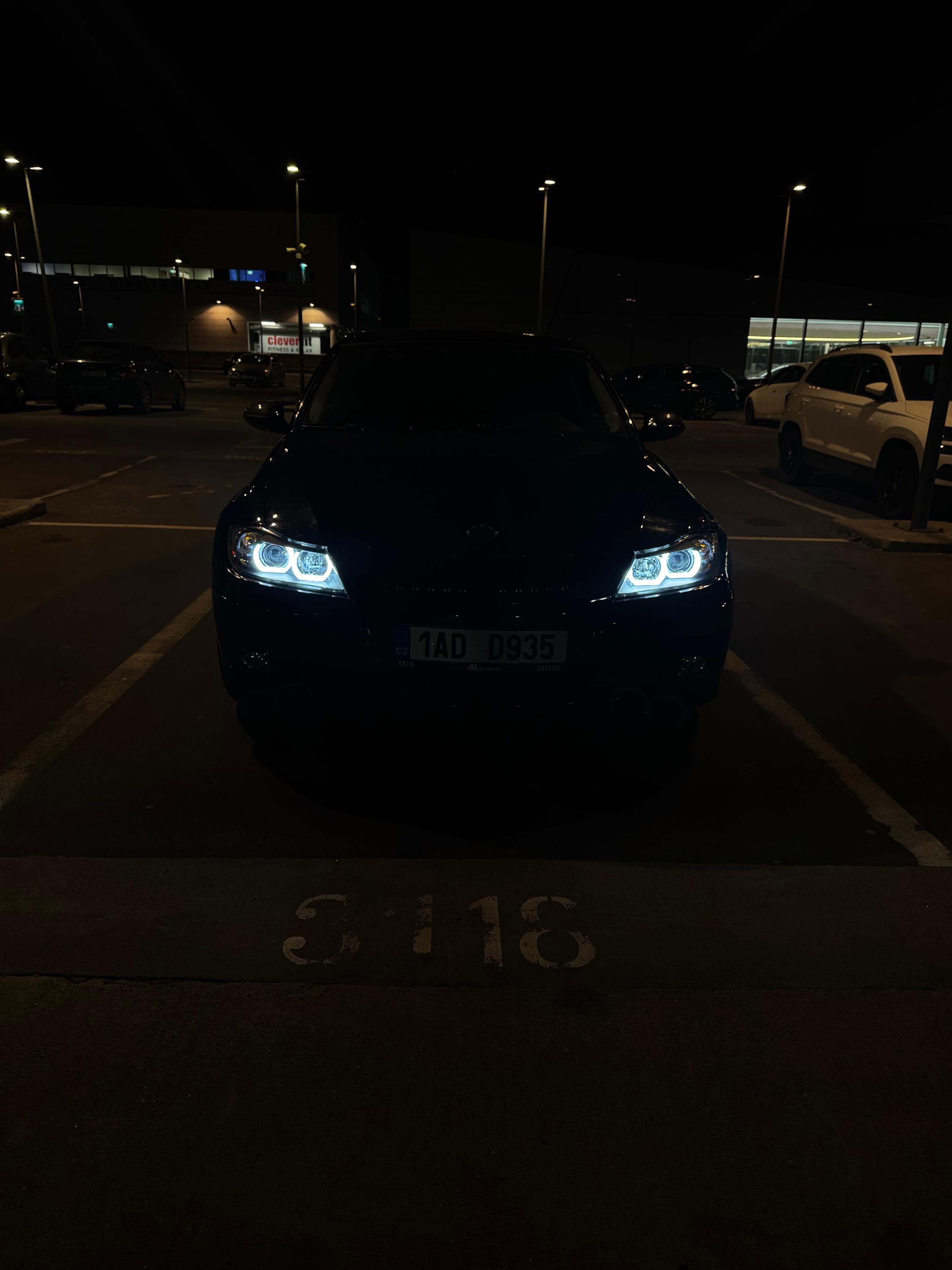BMW Řada 3, BMW E90 320i - fotka 5