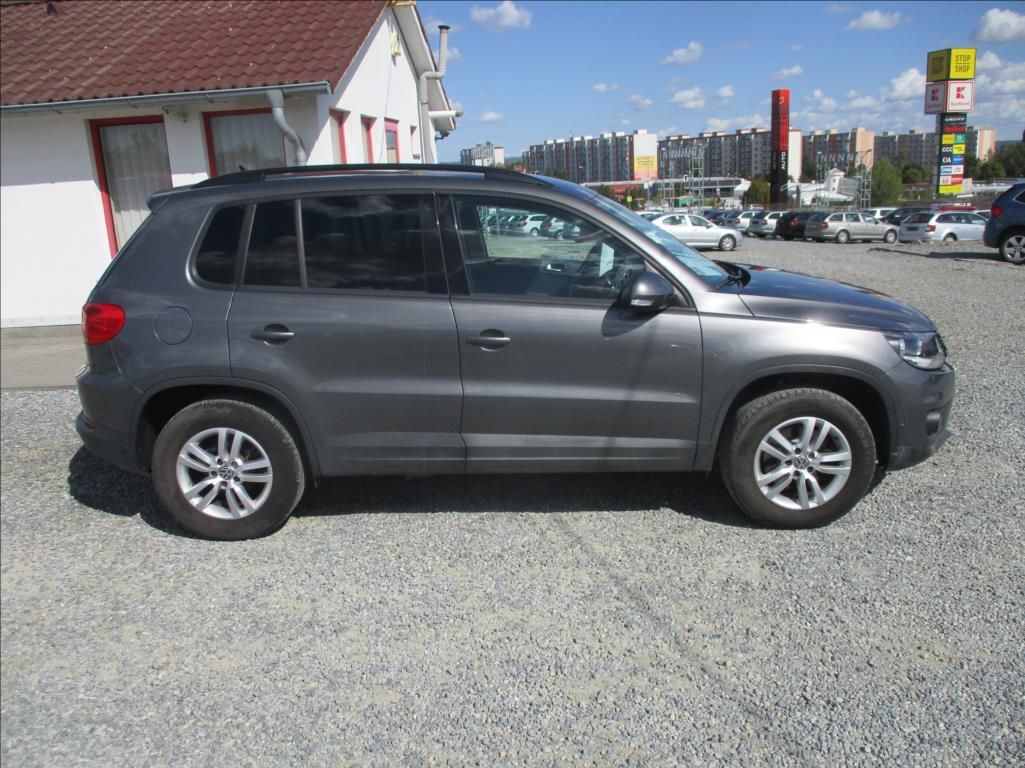 Volkswagen Tiguan, 1,4 TSi, aut klima,serv.kn. - fotka 4