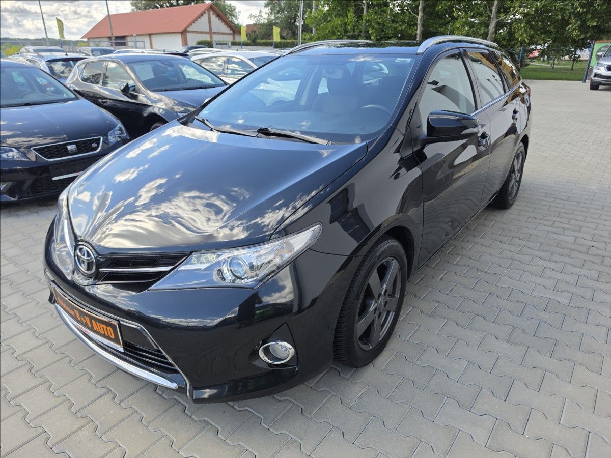 Toyota Auris, 1,6 97 KW Automat kamera navi - fotka 3
