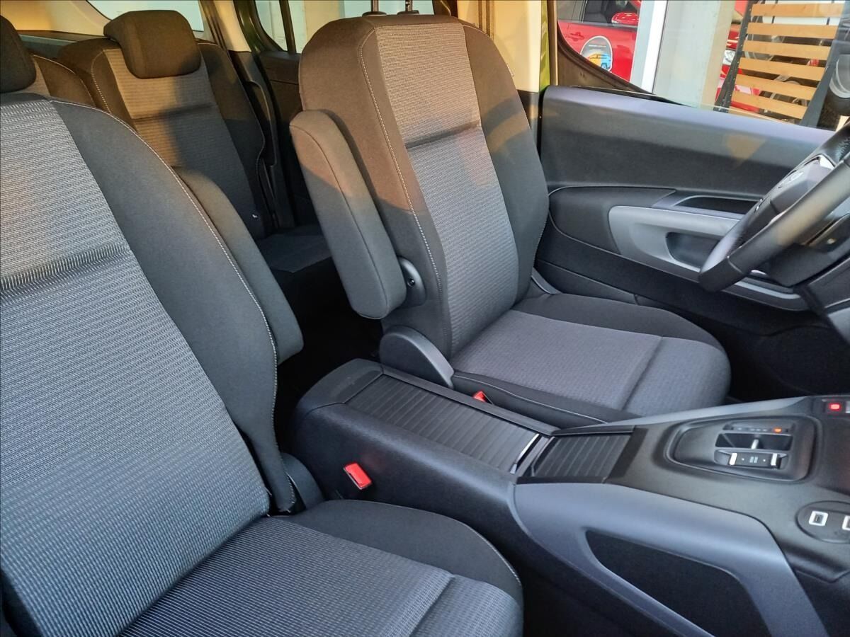 Toyota Proace City Verso, 1,5D 130k AT8 VIP 7S - fotka 4