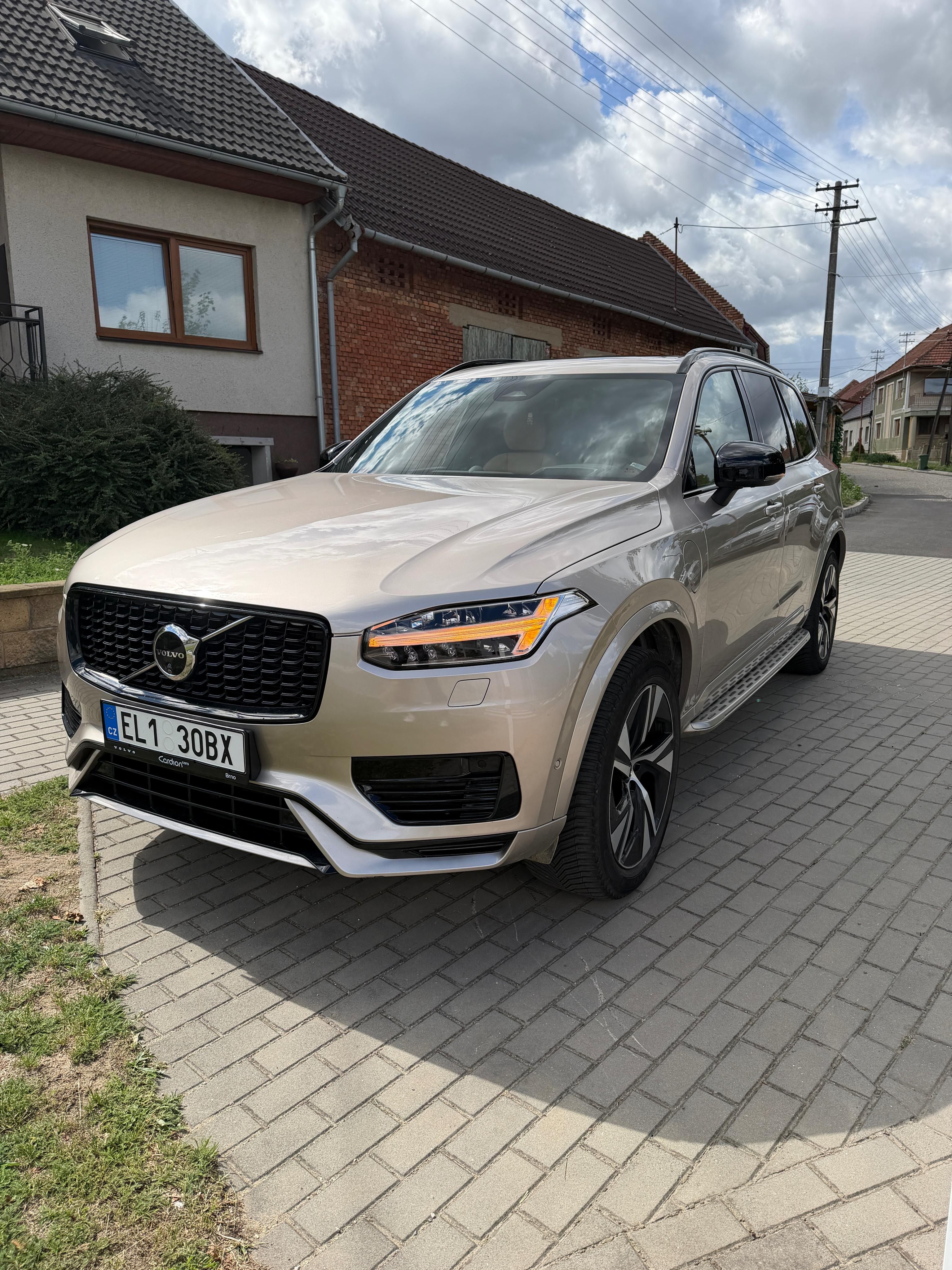 Volvo XC90, T8 AWD Recharge Dark Ultimate - fotka 2