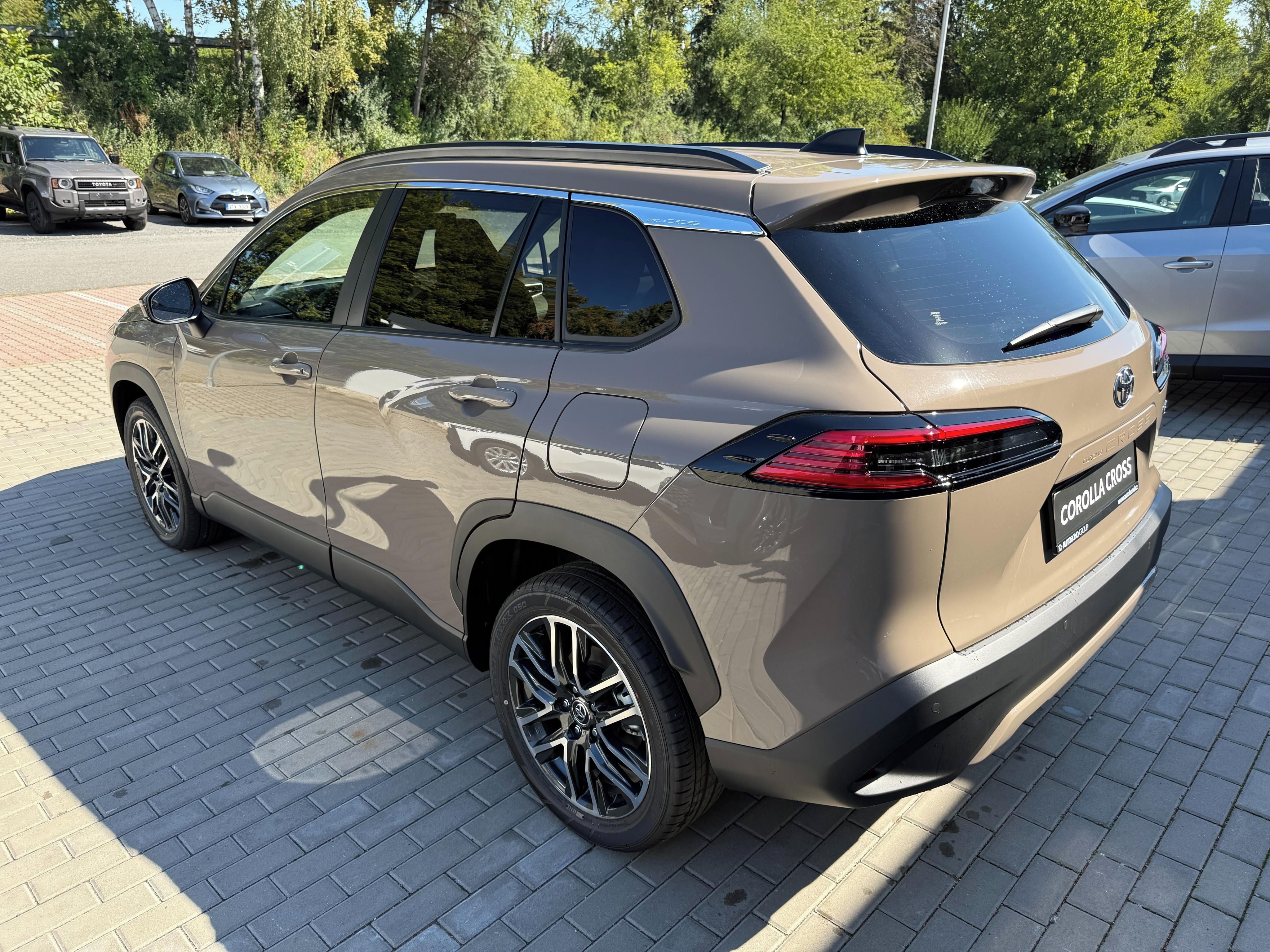 Toyota Corolla Cross, 1.8 HEV STYLE + zimní kola - fotka 4