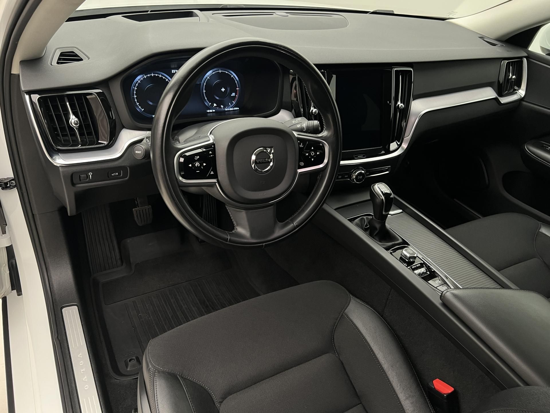 Volvo V60, D3 MOMENTUM MAN - fotka 4