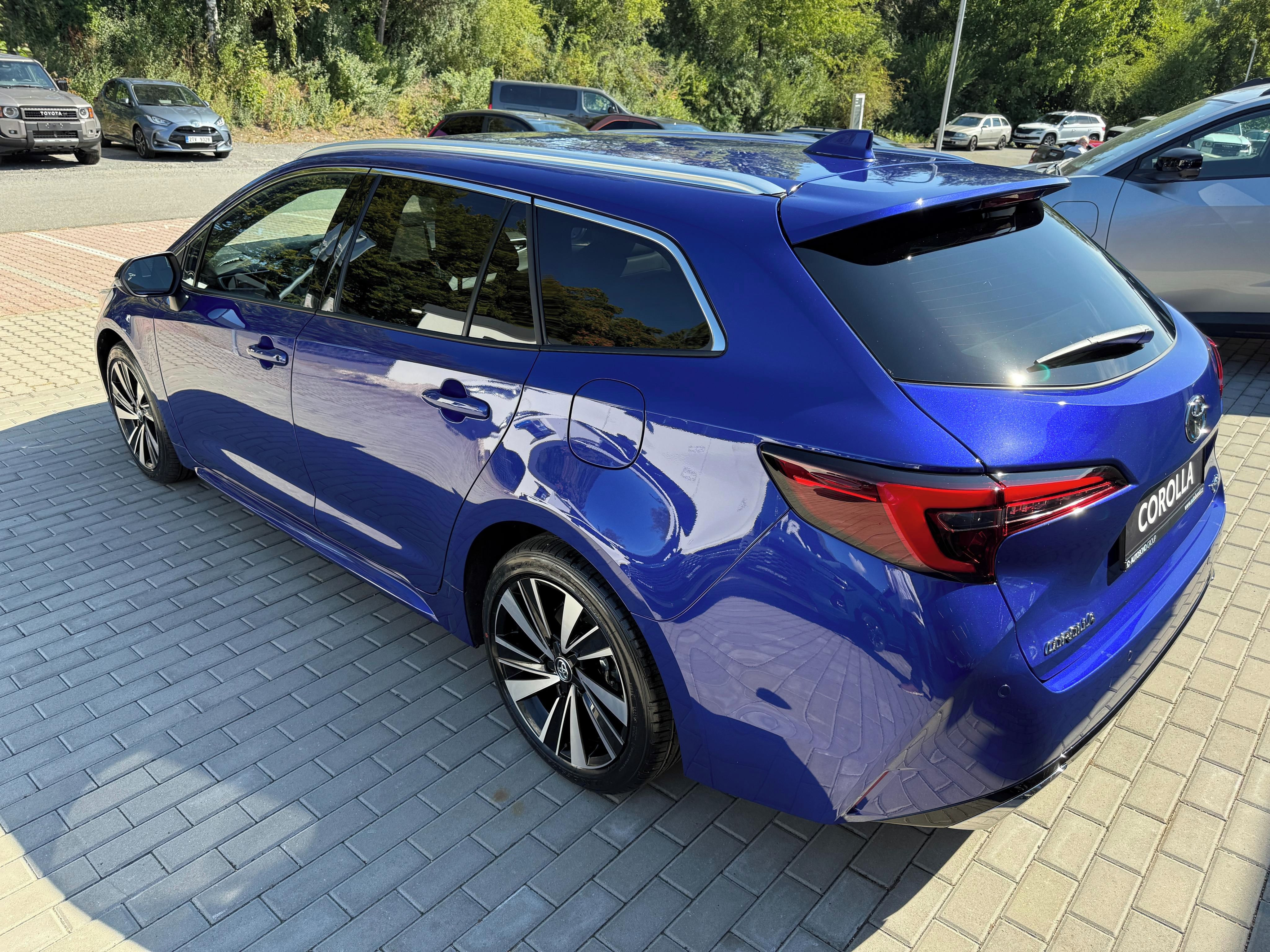 Toyota Corolla, 1.8 HEV STYLE + zimní kola - fotka 4