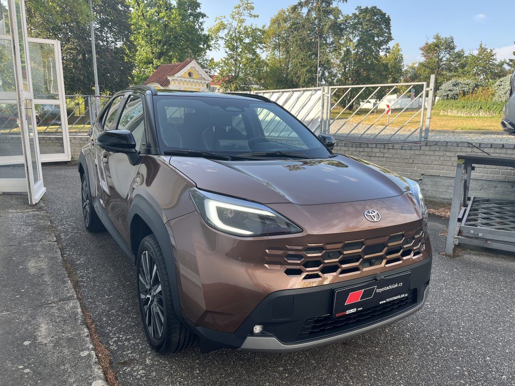 Toyota Yaris Cross, 1.5L HEV130 Executive Tech VIP - fotka 3