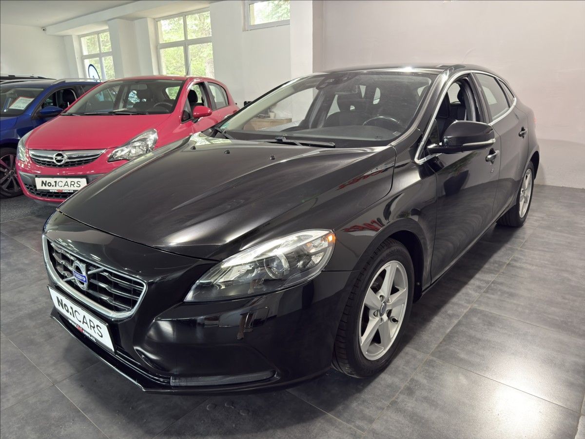 Volvo V40, 1,6   D2 MOMENTUM BI-XEN VÝHŘE - fotka 3