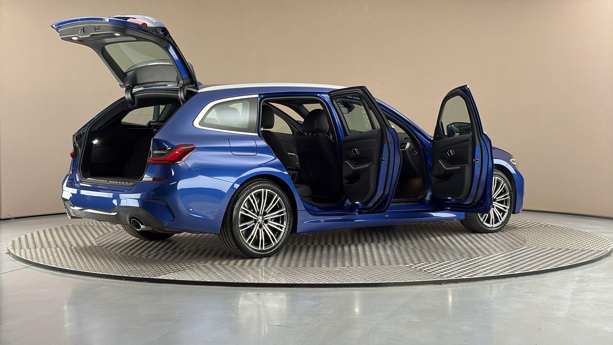 BMW Řada 3, 330d AUT xDrive M-Sport paket - fotka 6