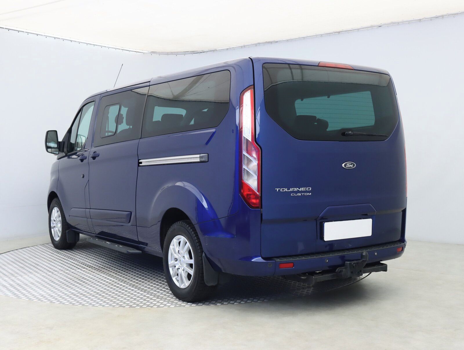 Ford Tourneo Custom, 2.2 TDCi, Titanium, Klima - fotka 4