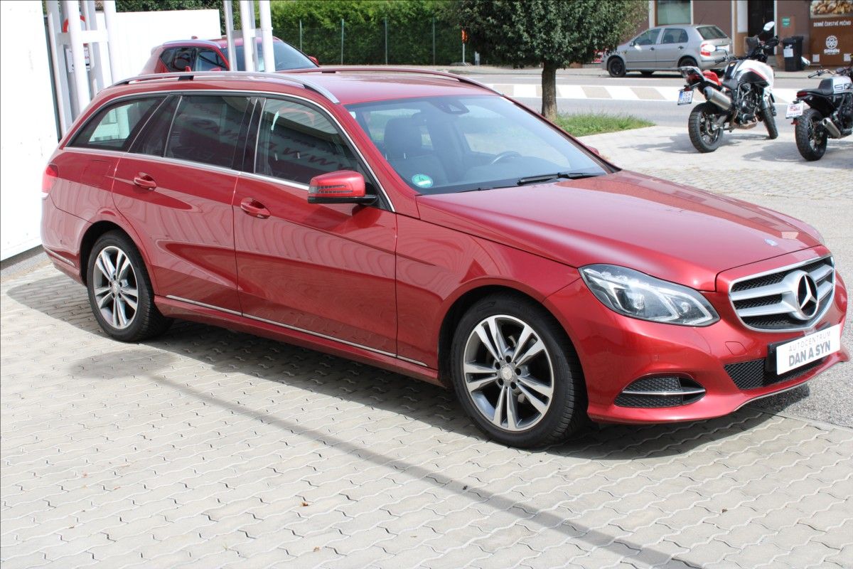 Mercedes-Benz Třídy E, 2,1 200 T CDI Avantgarde - fotka 2