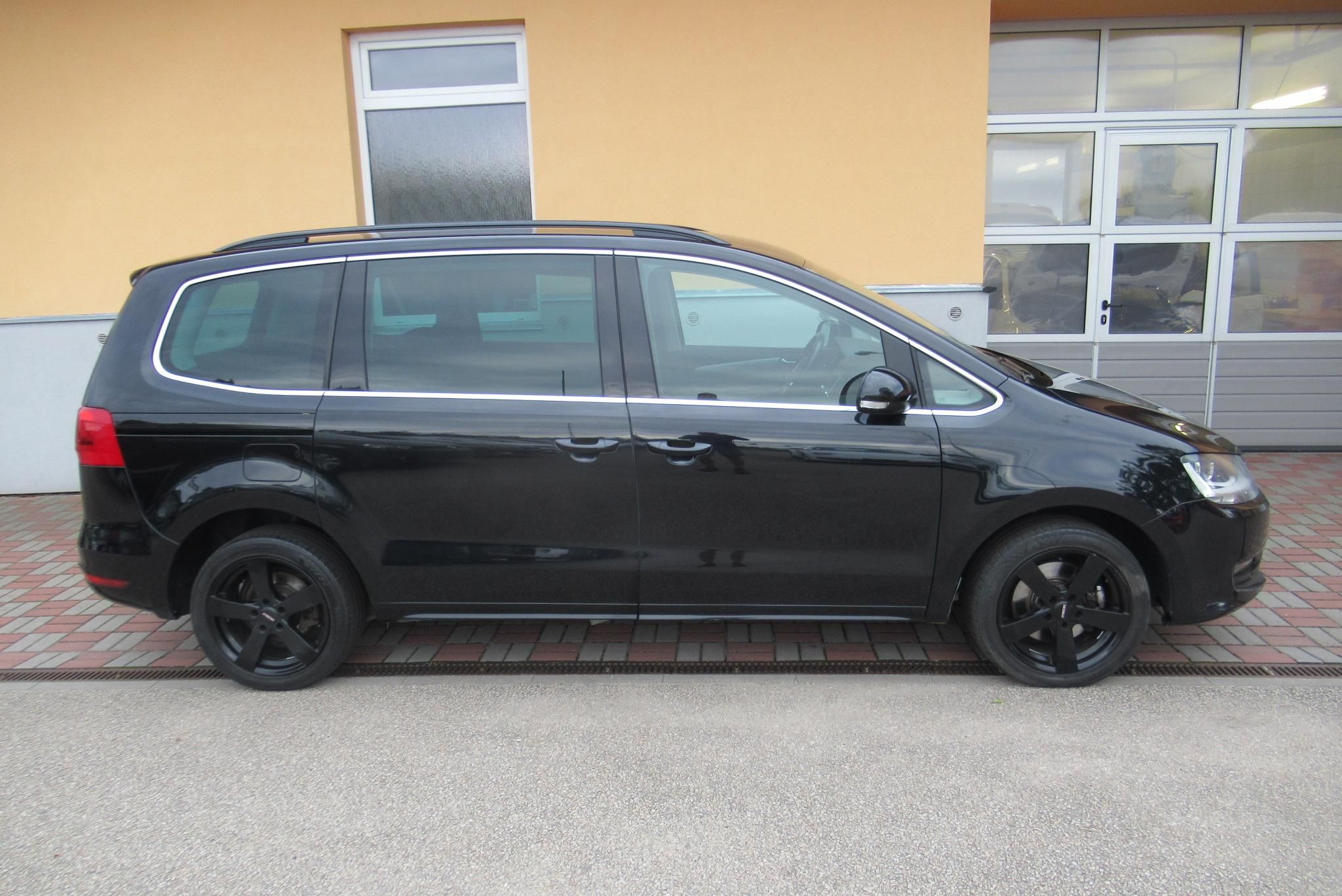 Volkswagen Sharan, 2.0 TDi AUT. KLIMA TAŽNÉ 2.2 t - fotka 3
